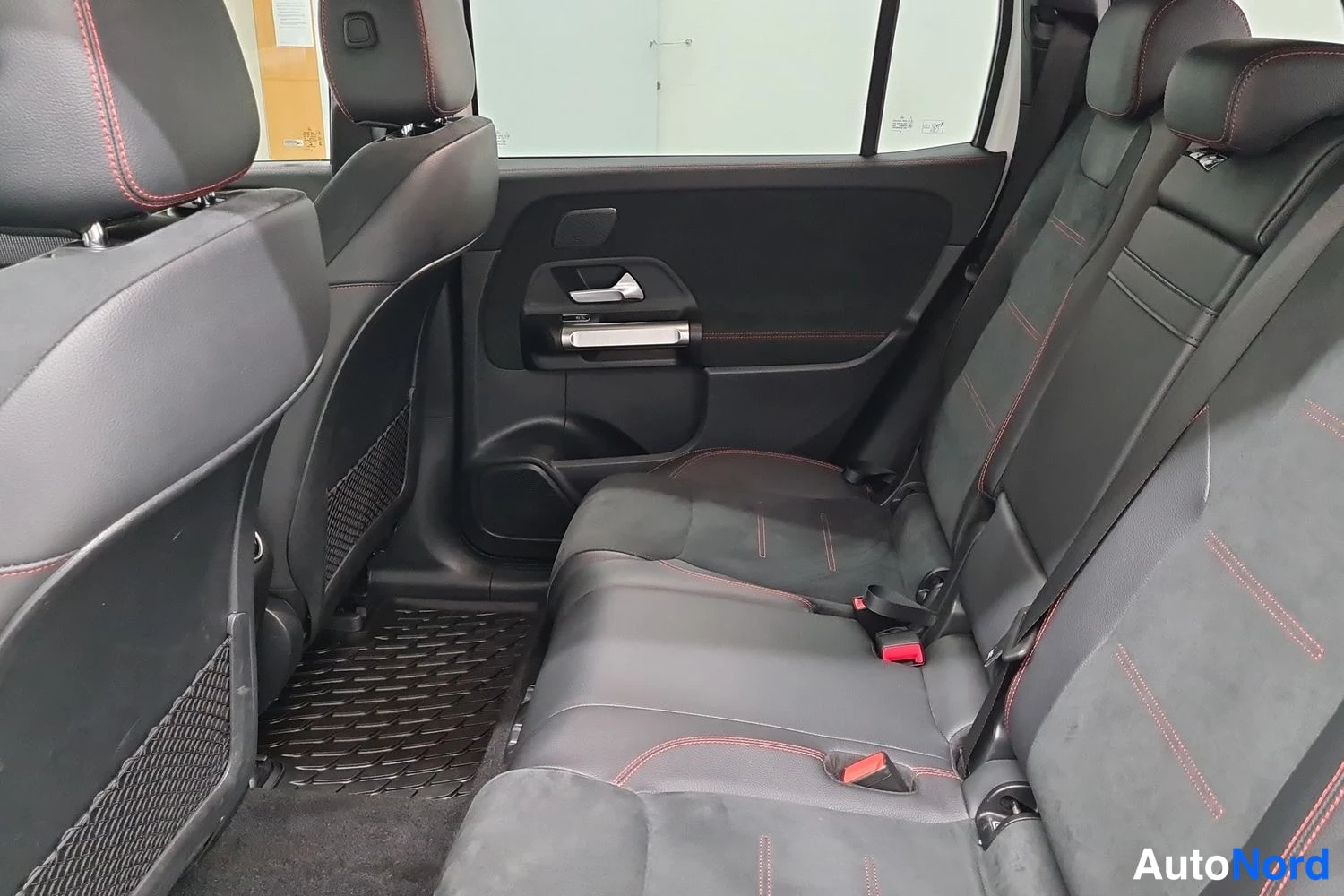 Valkoinen Mercedes-Benz EQB 350 4MATIC 2023, kuva 29