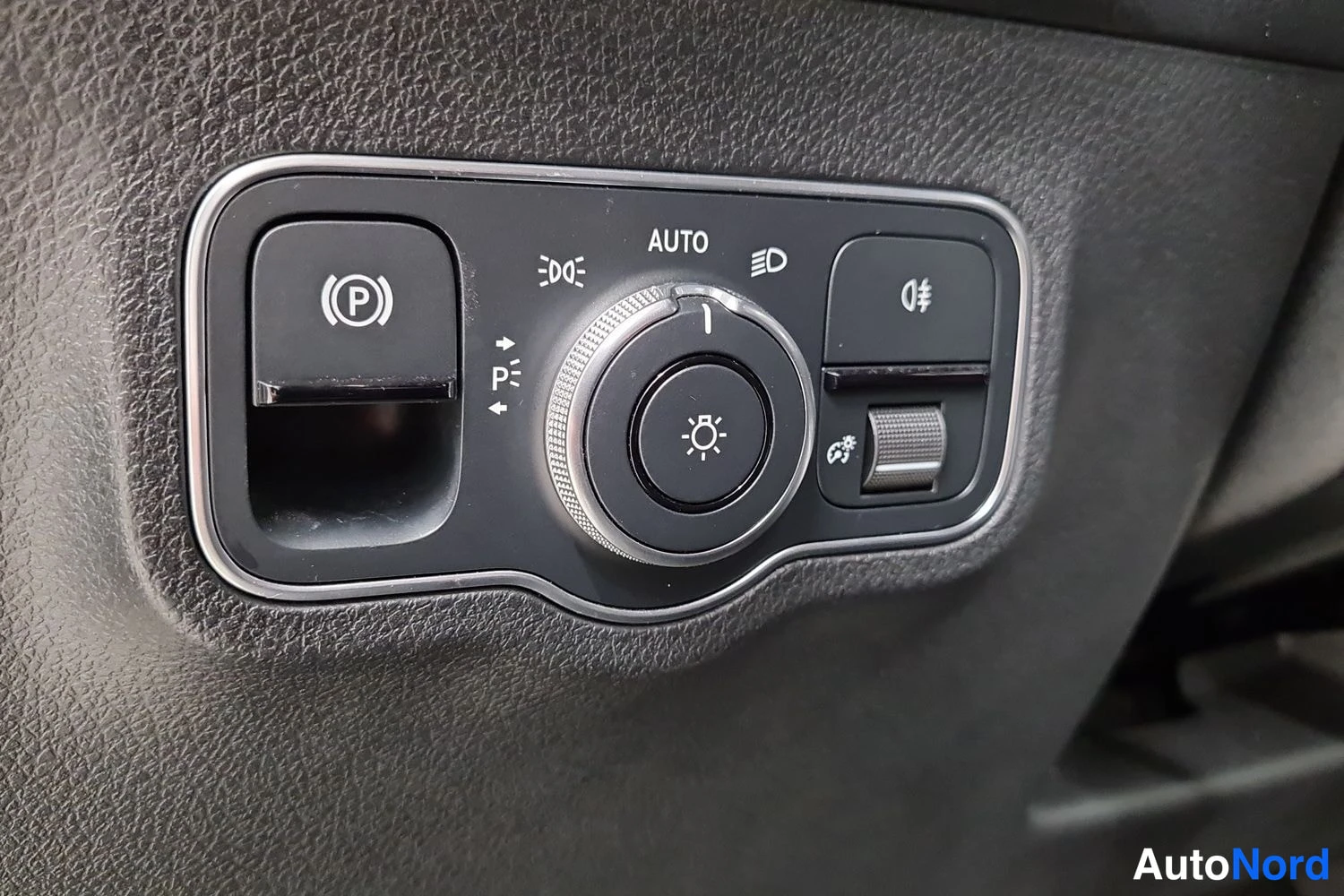 Valkoinen Mercedes-Benz EQB 350 4MATIC 2023, kuva 32