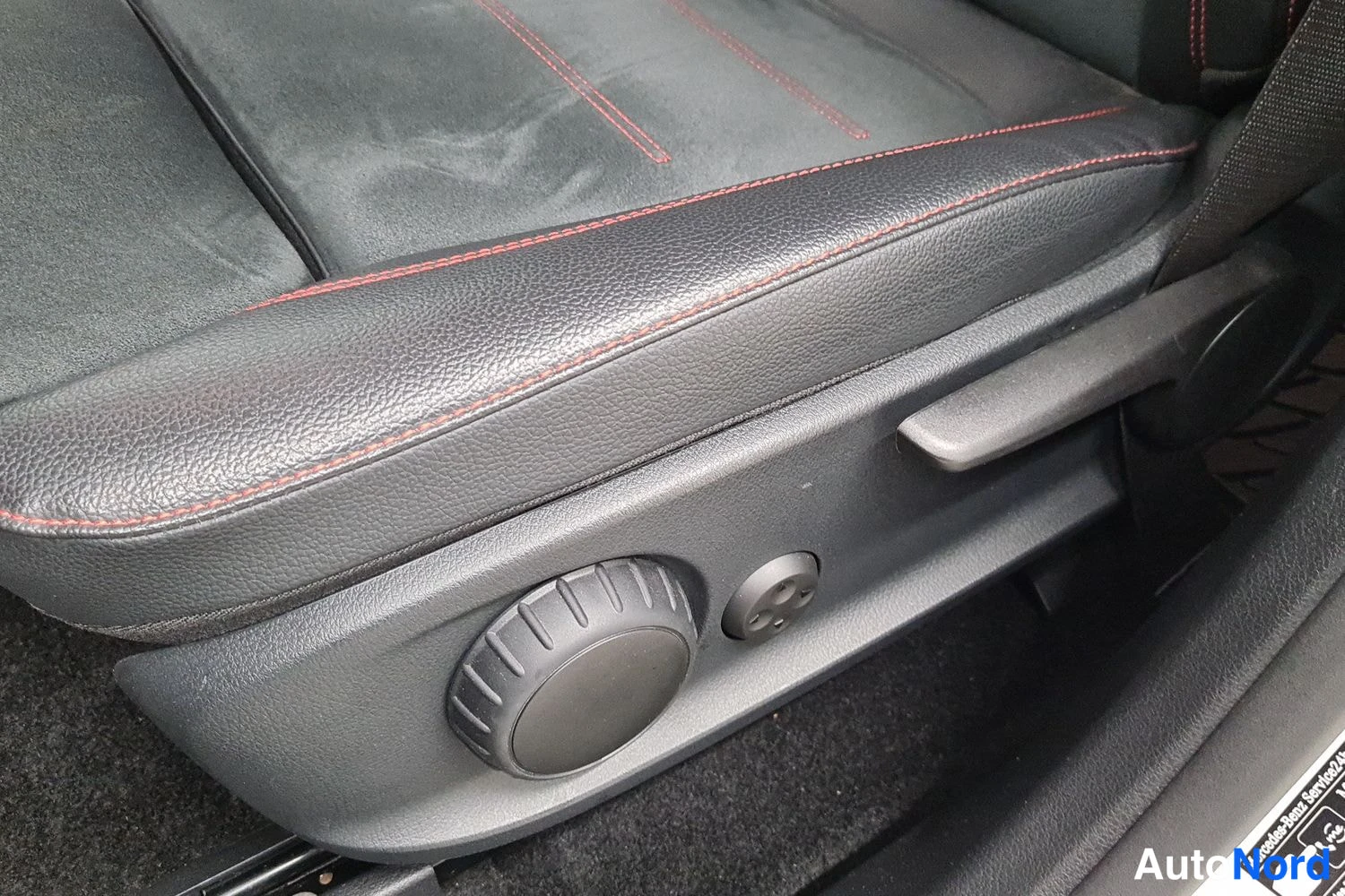 Valkoinen Mercedes-Benz EQB 350 4MATIC 2023, kuva 33