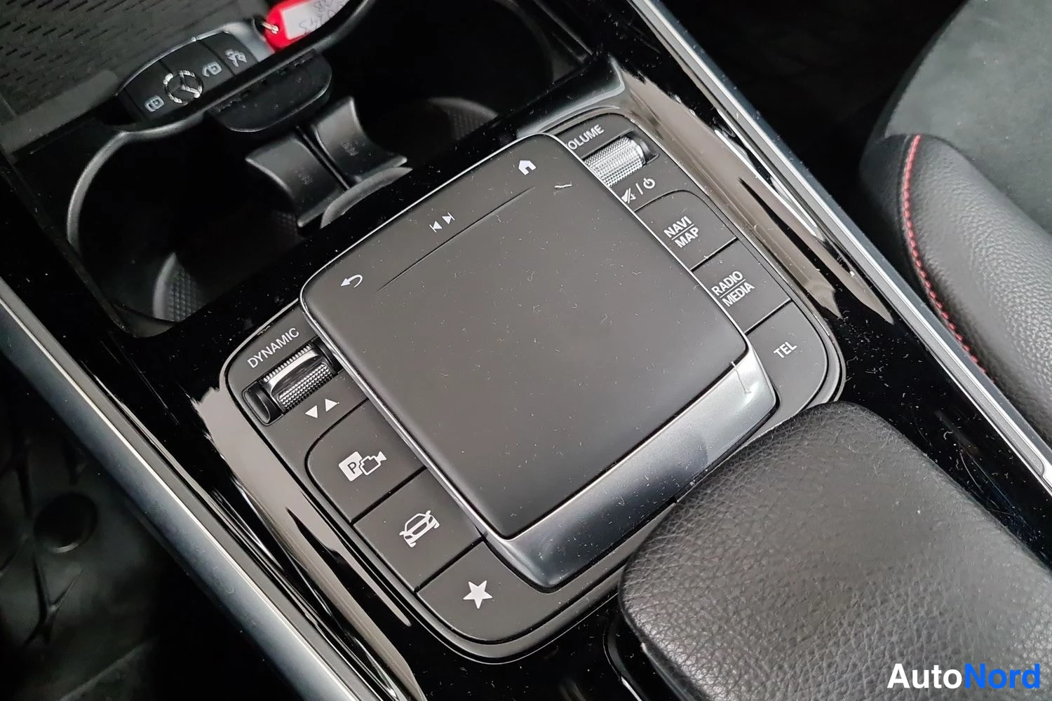 Valkoinen Mercedes-Benz EQB 350 4MATIC 2023, kuva 35