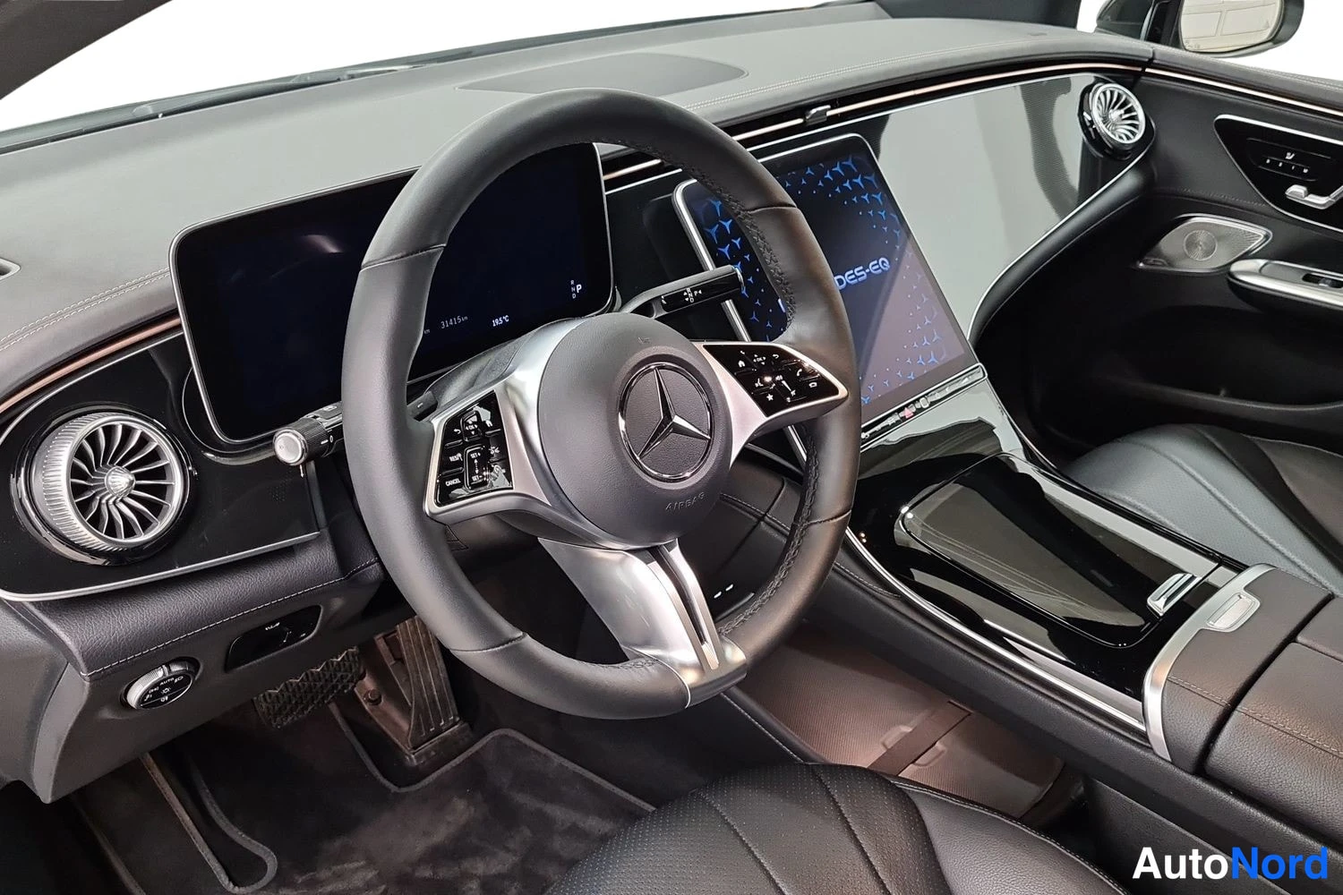Musta Mercedes-Benz EQE 300 2023, yksityiskohta, kuva 7