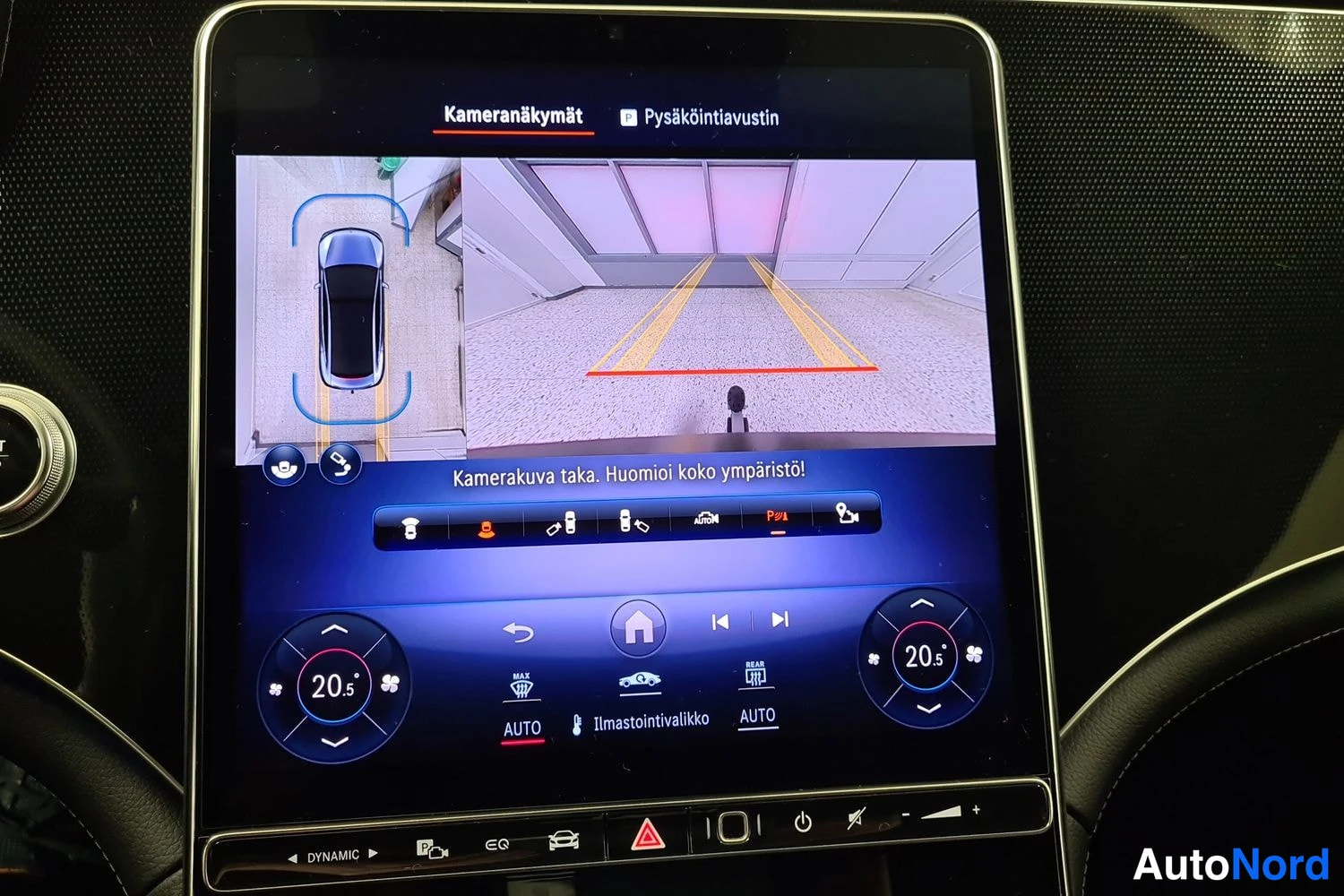 Musta Mercedes-Benz EQE 300 2023, yksityiskohta, kuva 13