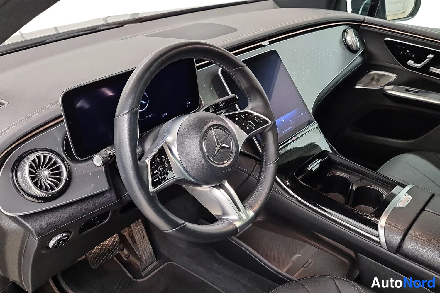 Harmaa Mercedes-Benz EQE SUV 2023, kuva 7