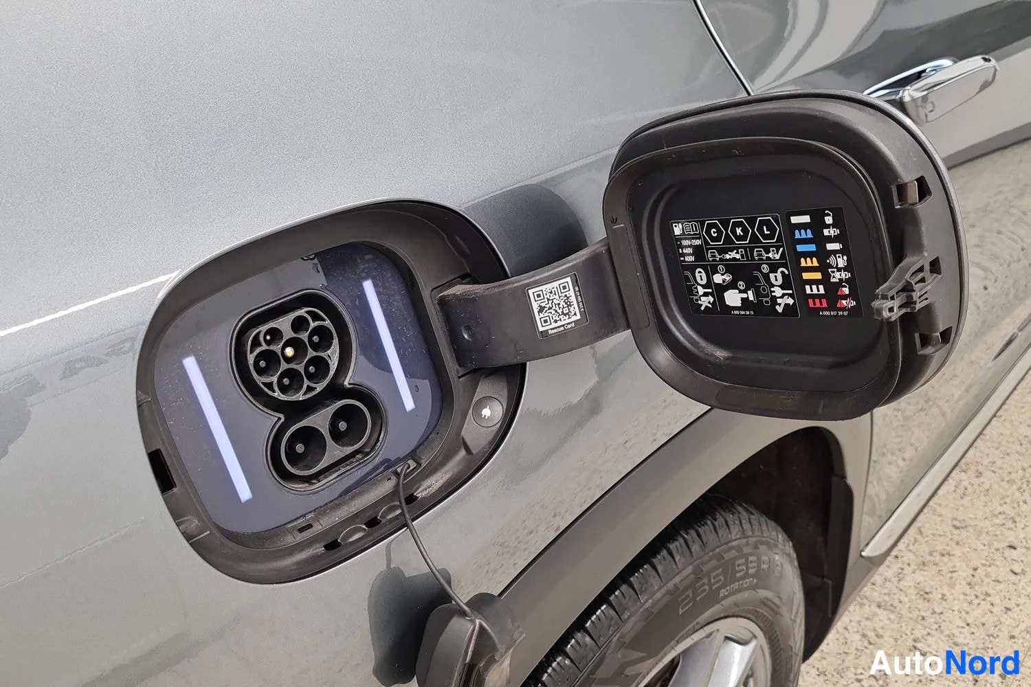 Harmaa Mercedes-Benz EQE SUV 2023, kuva 25