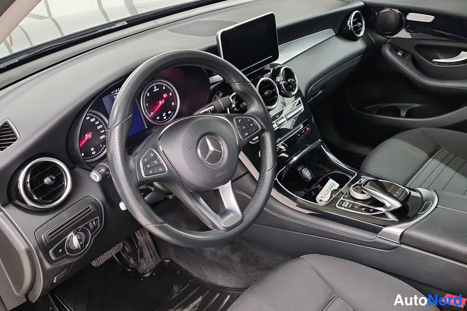 Musta Mercedes-Benz GLC 220 d 4MATIC 2017, kuva 30