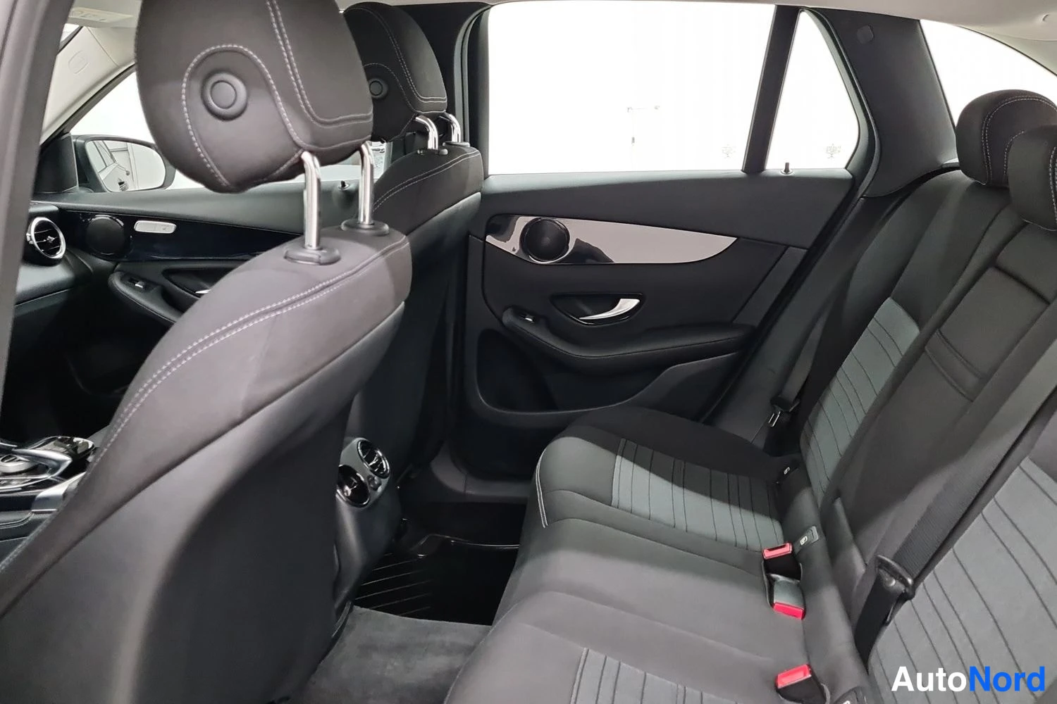Musta Mercedes-Benz GLC 220 d 4MATIC 2017, kuva 35
