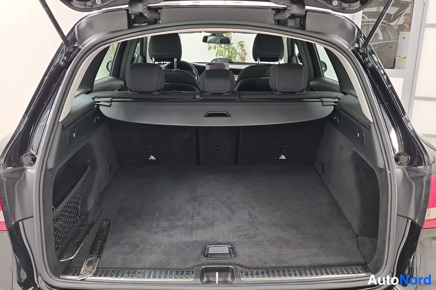 Musta Mercedes-Benz GLC 220 d 4MATIC 2017, kuva 36