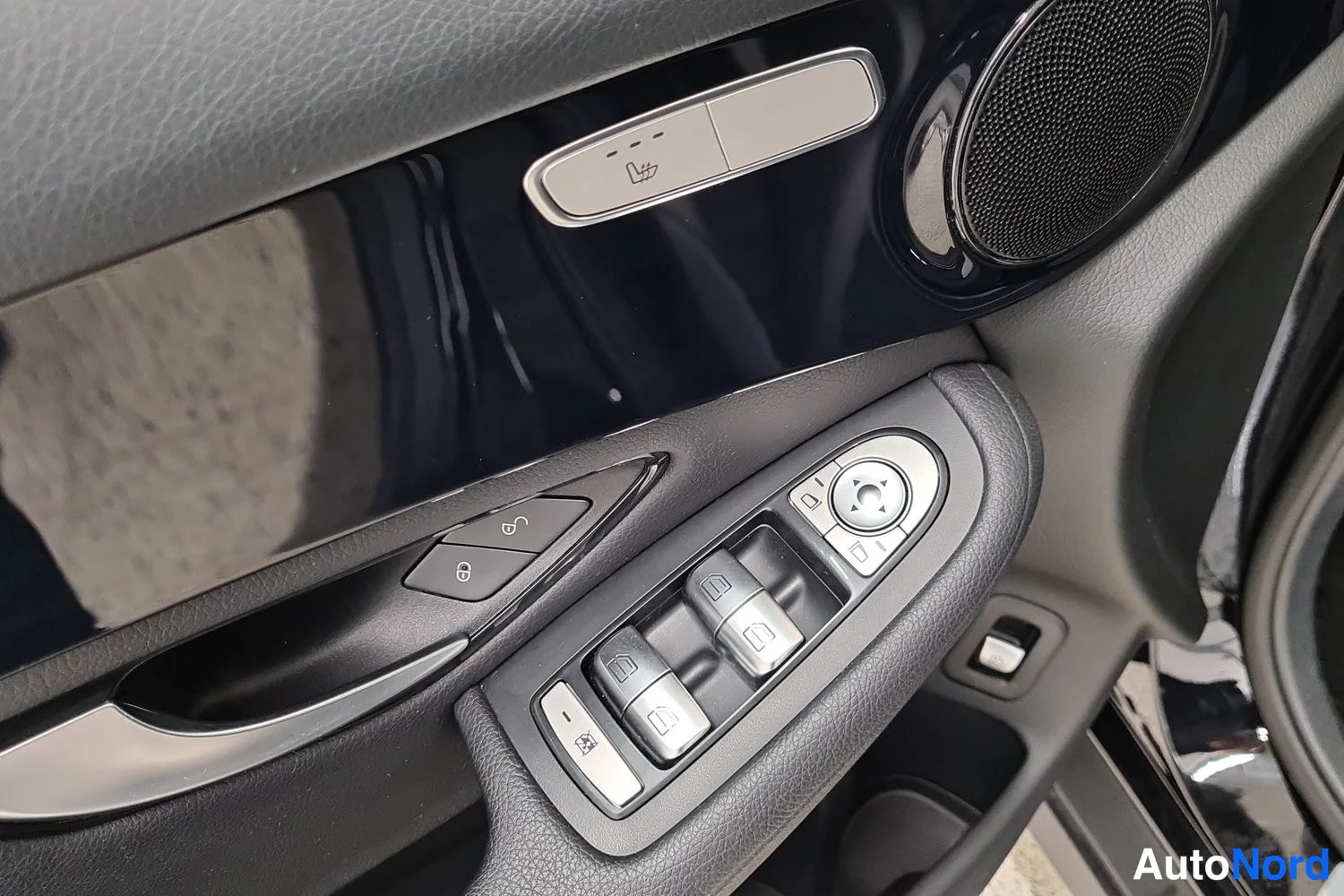 Musta Mercedes-Benz GLC 220 d 4MATIC 2017, kuva 38