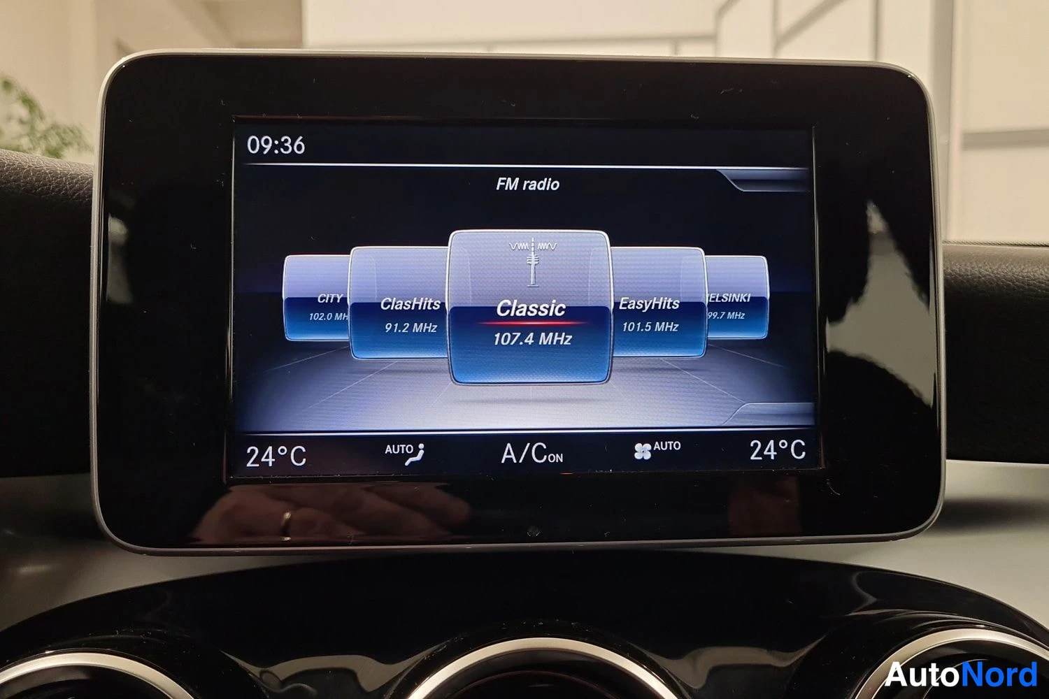 Musta Mercedes-Benz GLC 220 d 4MATIC 2017, kuva 49