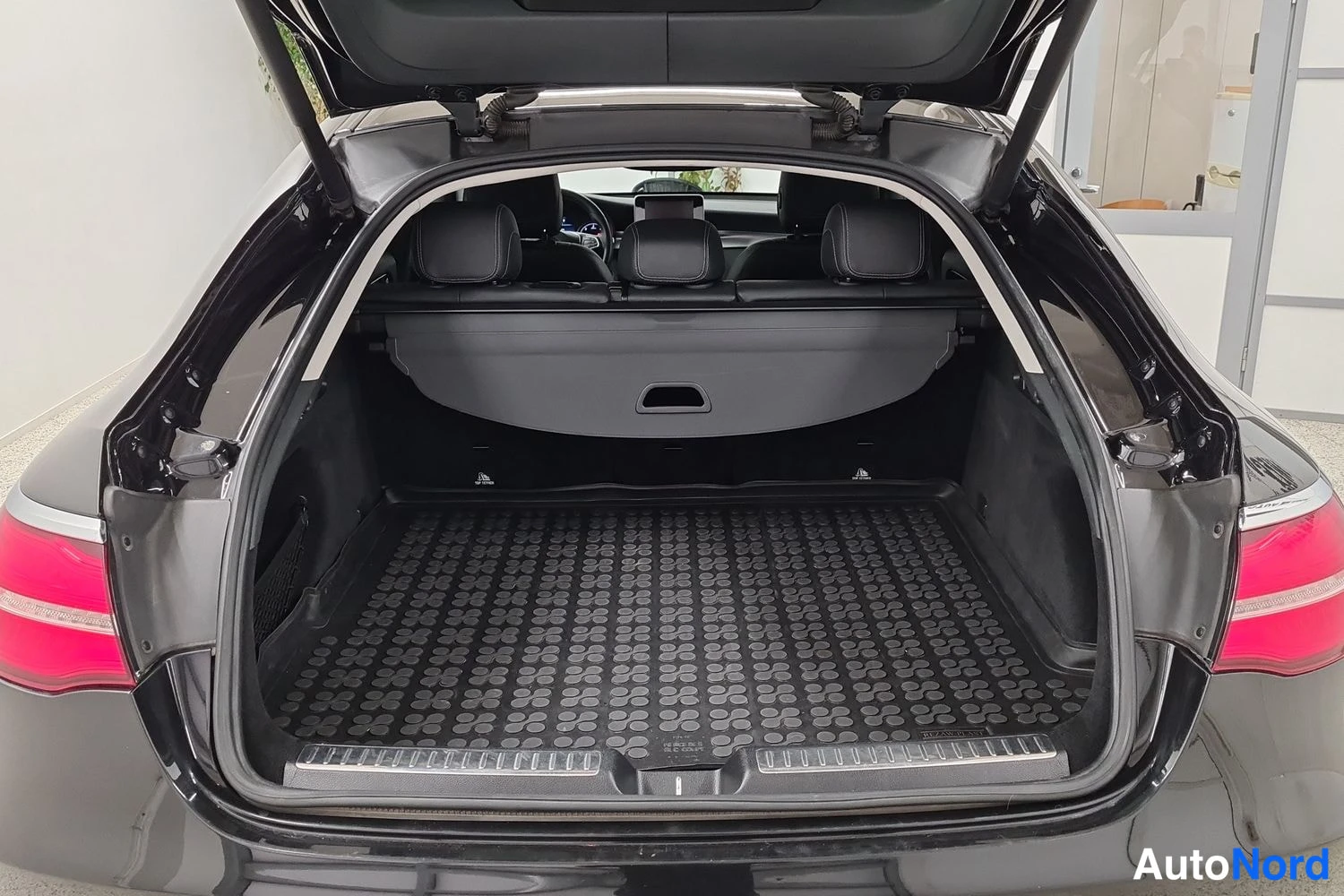 Musta Mercedes-Benz GLC 250 d 4MATIC 2016, kuva 8