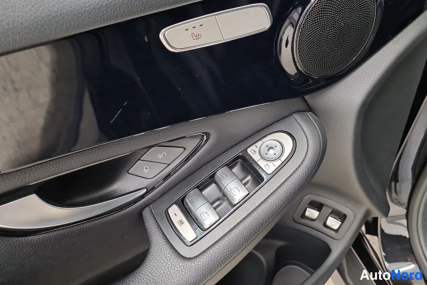 Musta Mercedes-Benz GLC 250 d 4MATIC 2016, kuva 10