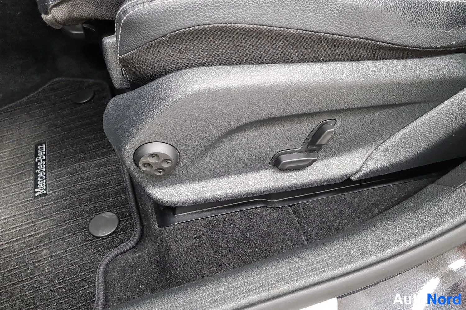 Musta Mercedes-Benz GLC 250 d 4MATIC 2016, kuva 11