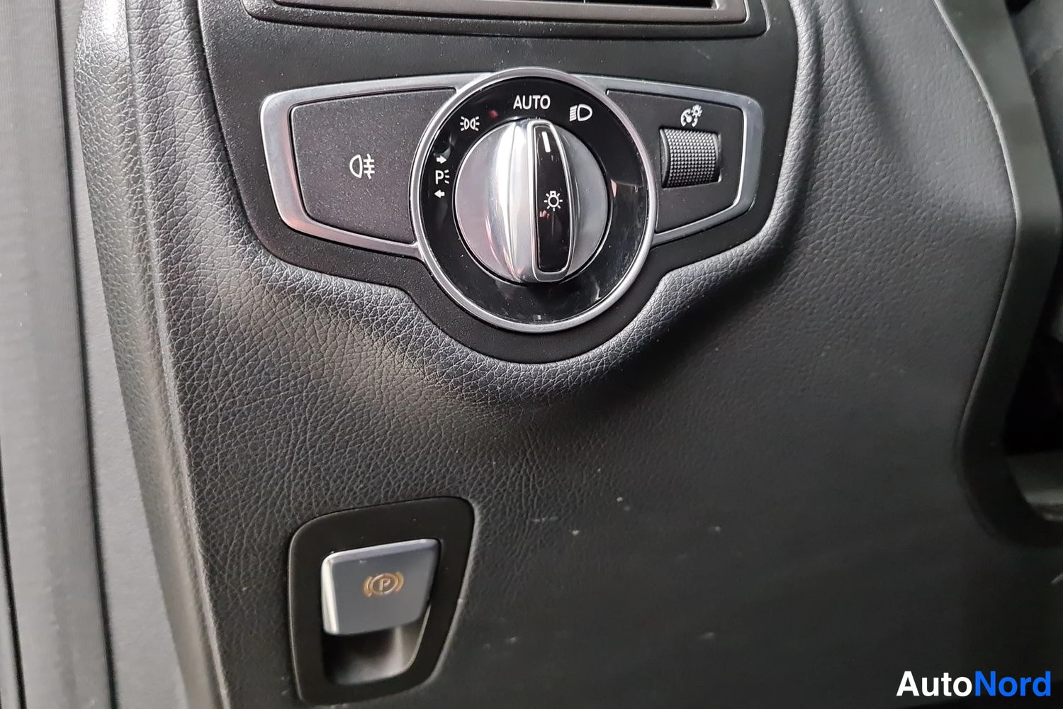 Musta Mercedes-Benz GLC 250 d 4MATIC 2016, kuva 25