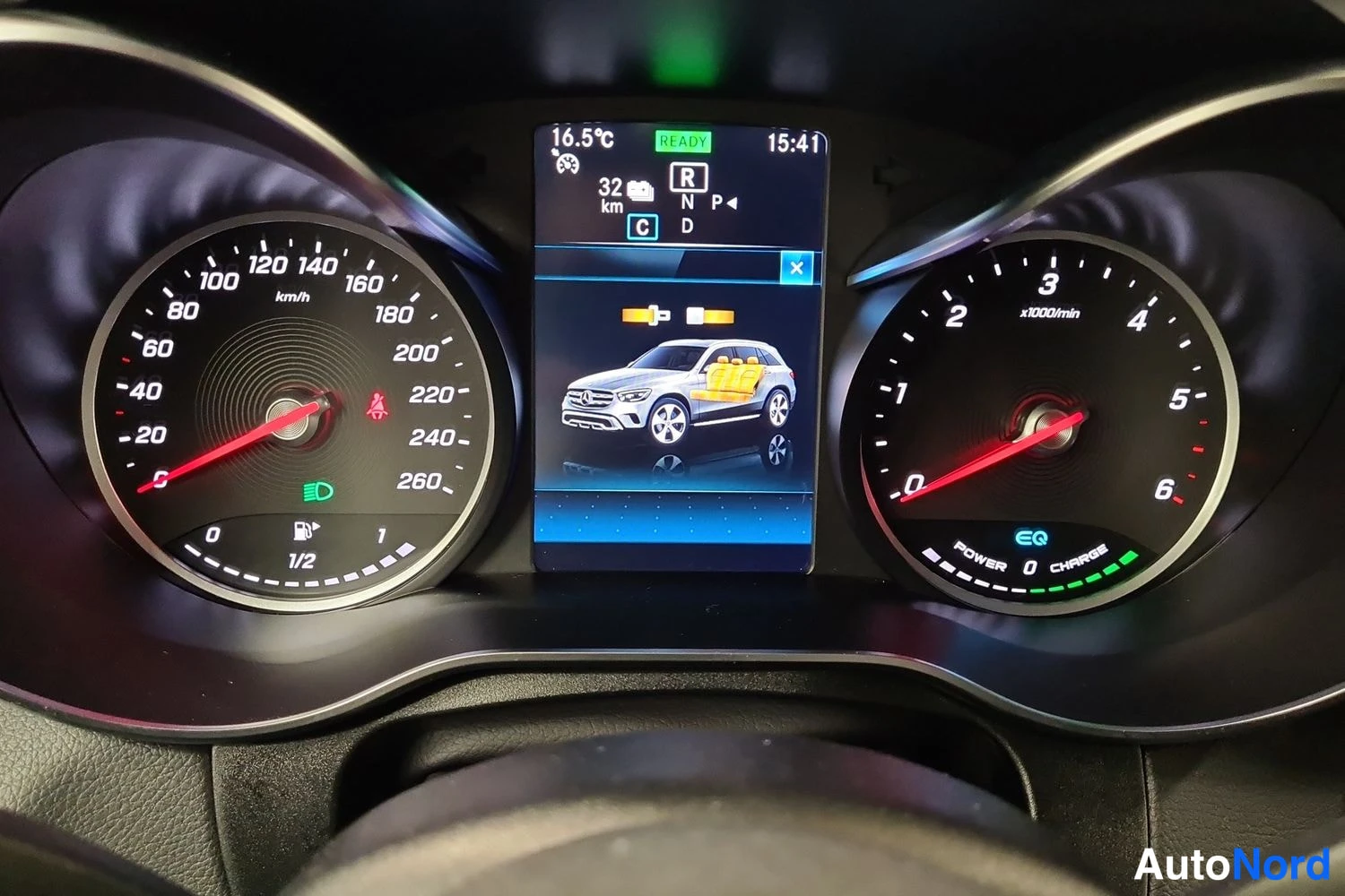 Grå Mercedes-Benz GLC 300 de 4MATIC 2022, bild 27