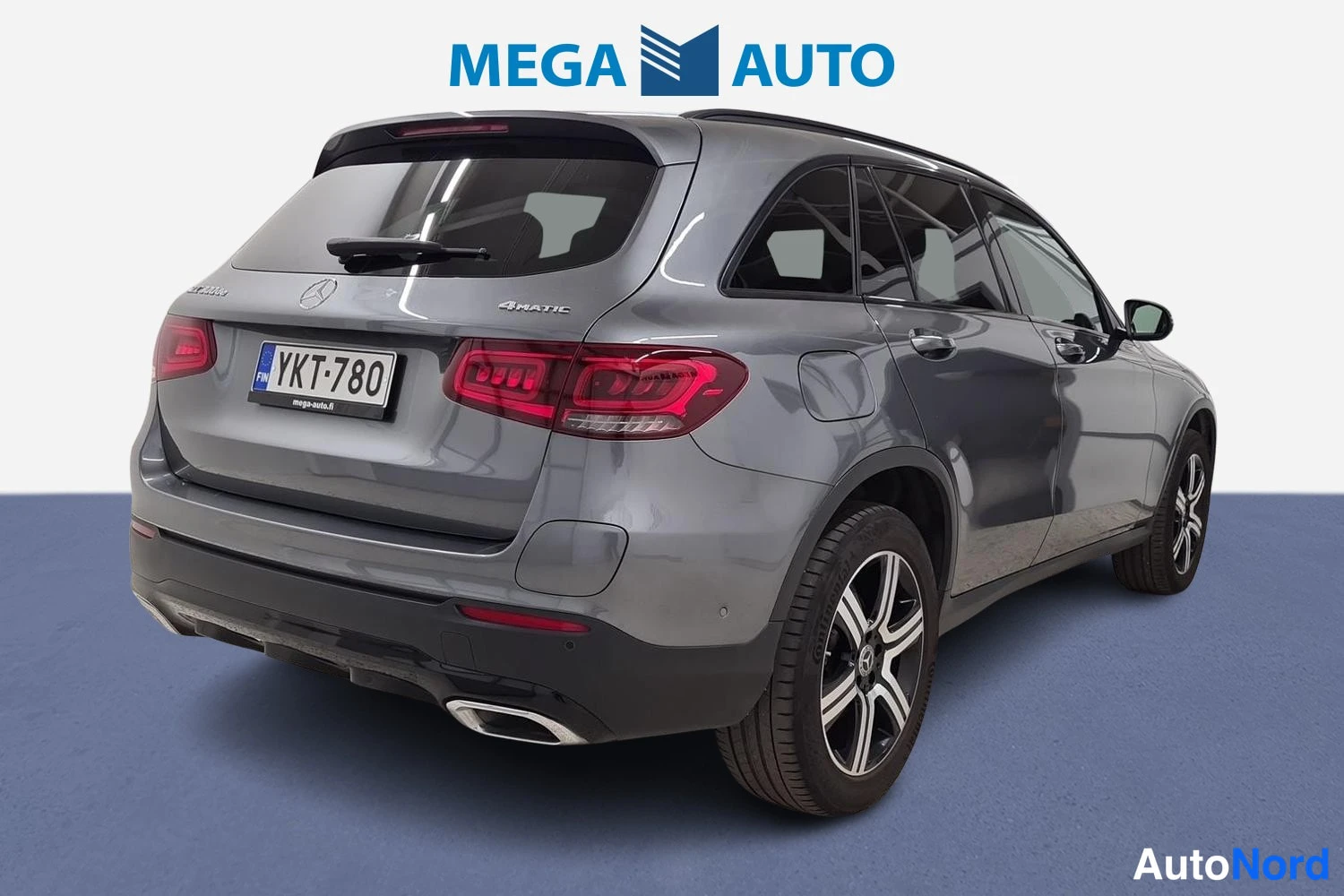 Grå Mercedes-Benz GLC 300 de 4MATIC 2022, snett bakifrån, bild 3