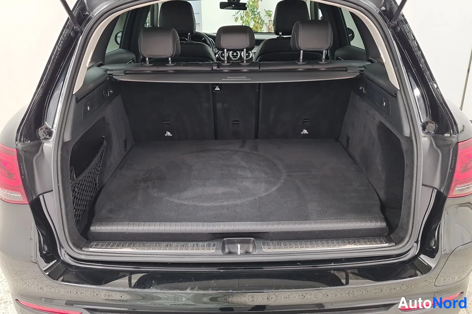 Musta Mercedes-Benz GLC 300 e 4MATIC 2021, takaa, kuva 6