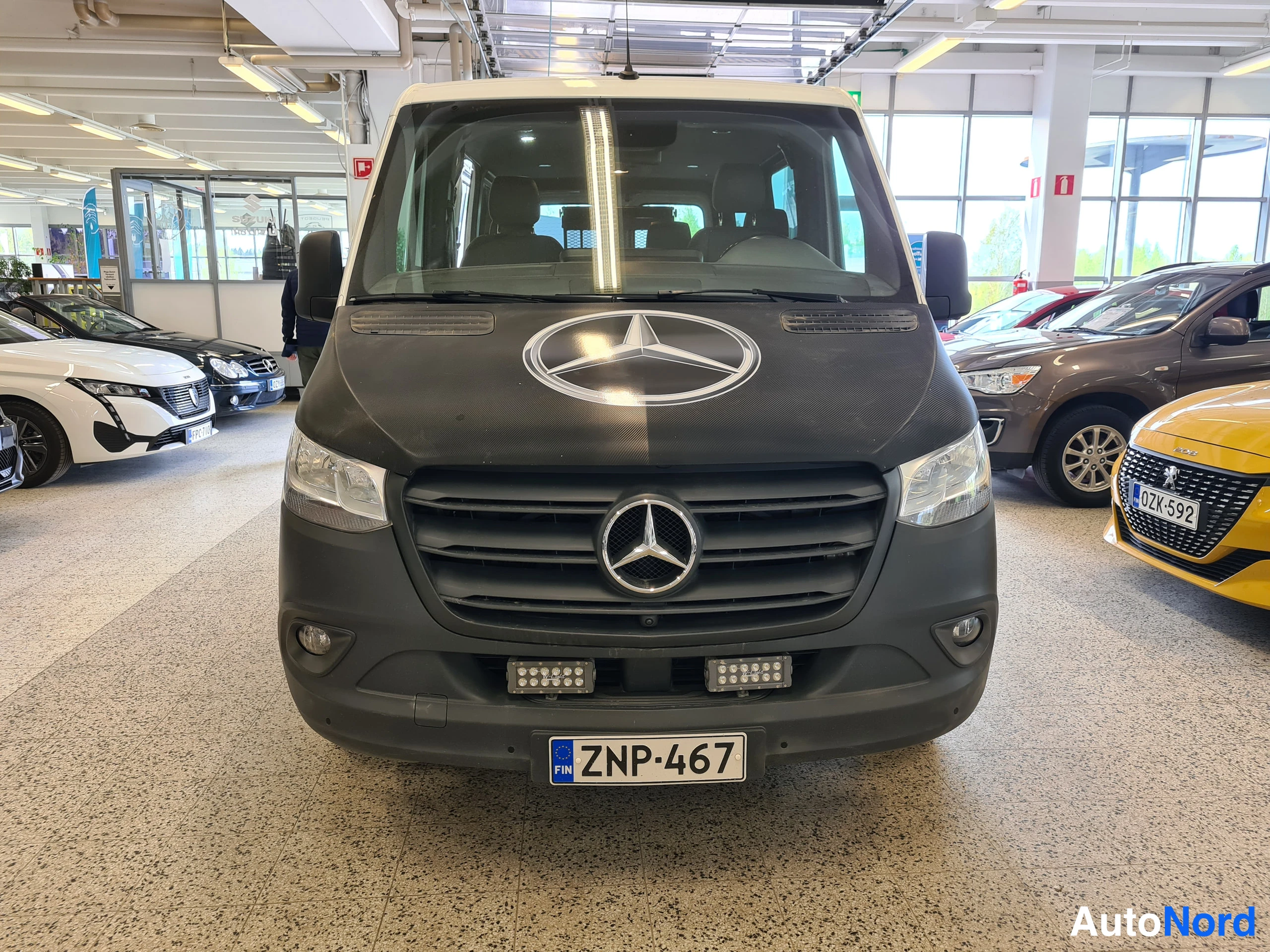 Valkoinen Mercedes-Benz Sprinter 316 CDI 2021, edestä, kuva 6
