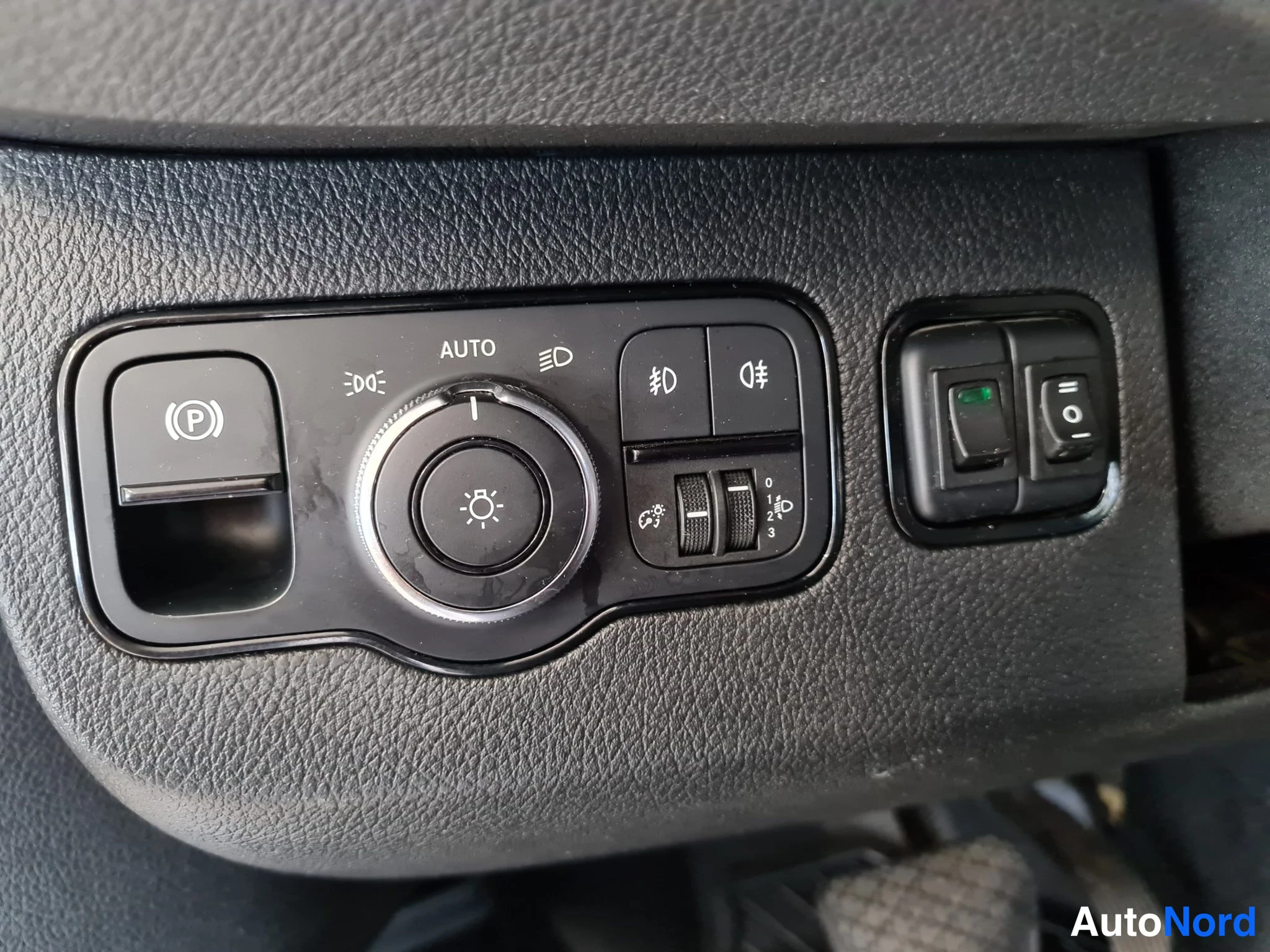 Valkoinen Mercedes-Benz Sprinter 316 CDI 2021, kuva 23