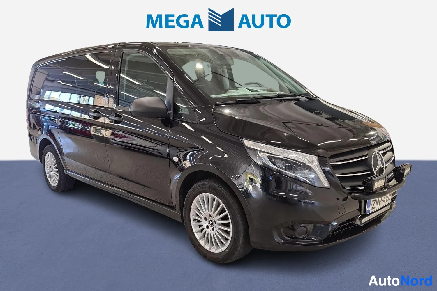 Musta Mercedes-Benz Vito 124 CDI 2021, etuviisto, keula oikealle, kuva 2