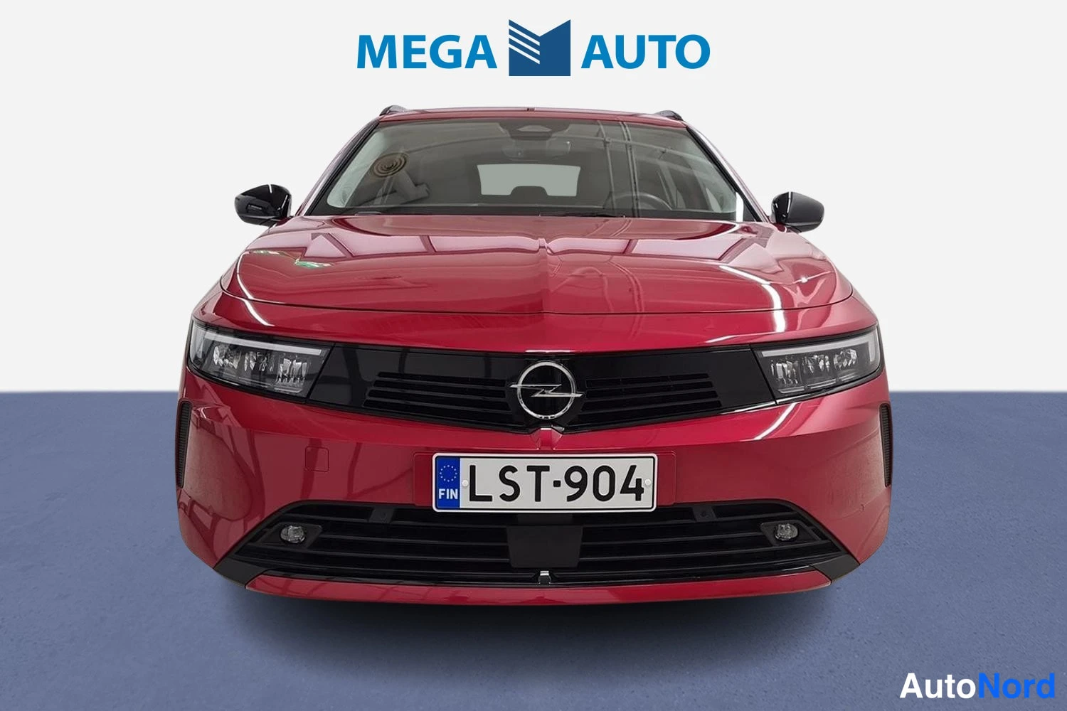 Punainen Opel Astra Sports Tourer 2024, edestä, kuva 2
