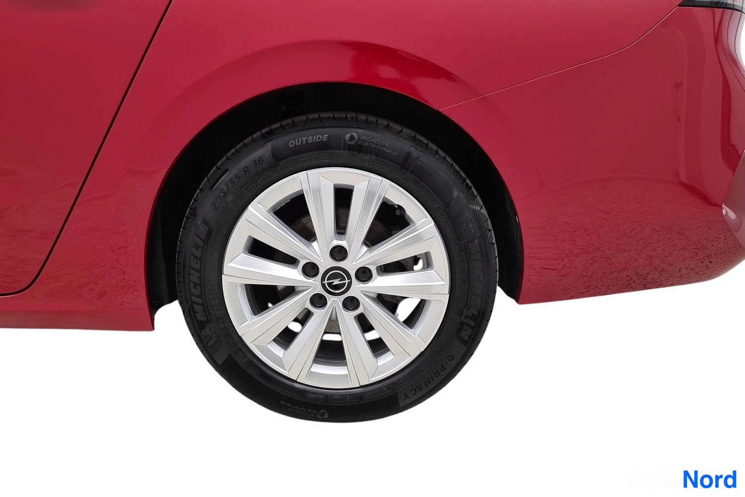 Punainen Opel Astra Sports Tourer 2024, sivulta, kuva 3