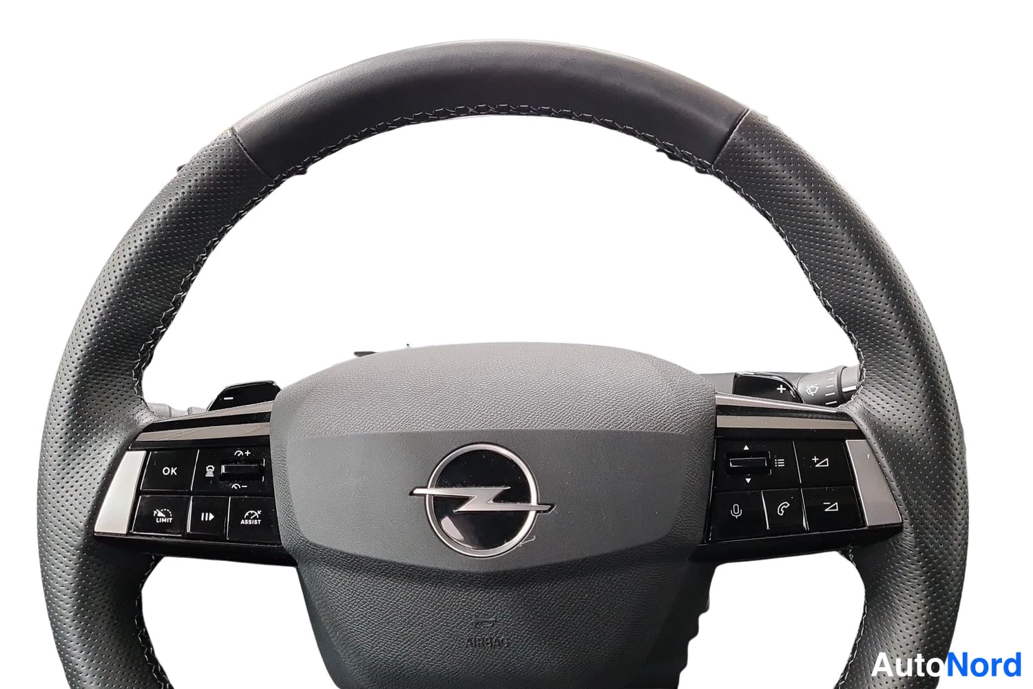 Punainen Opel Astra Sports Tourer 2024, kuva 9