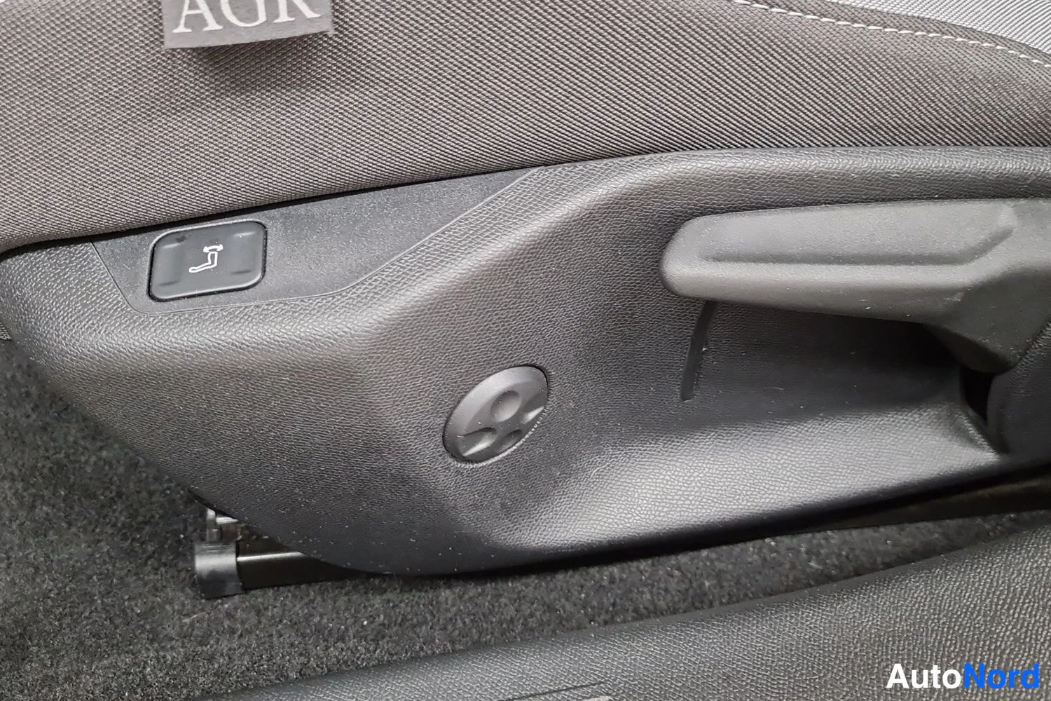 Punainen Opel Astra Sports Tourer 2024, kuva 14