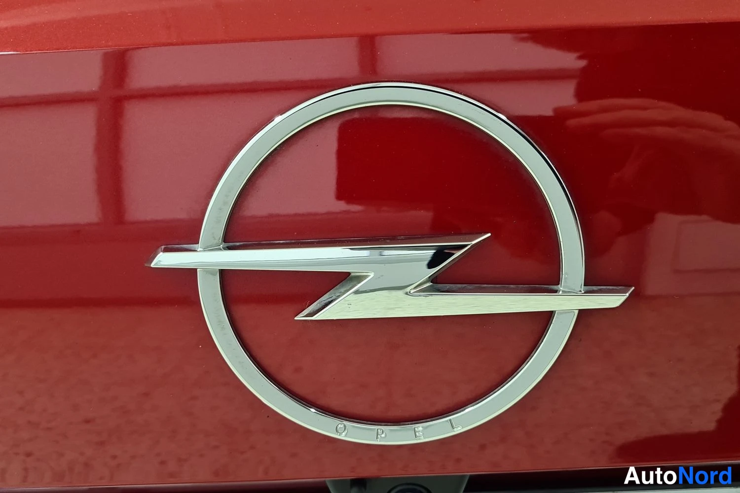 Punainen Opel Astra Sports Tourer 2024, kuva 22