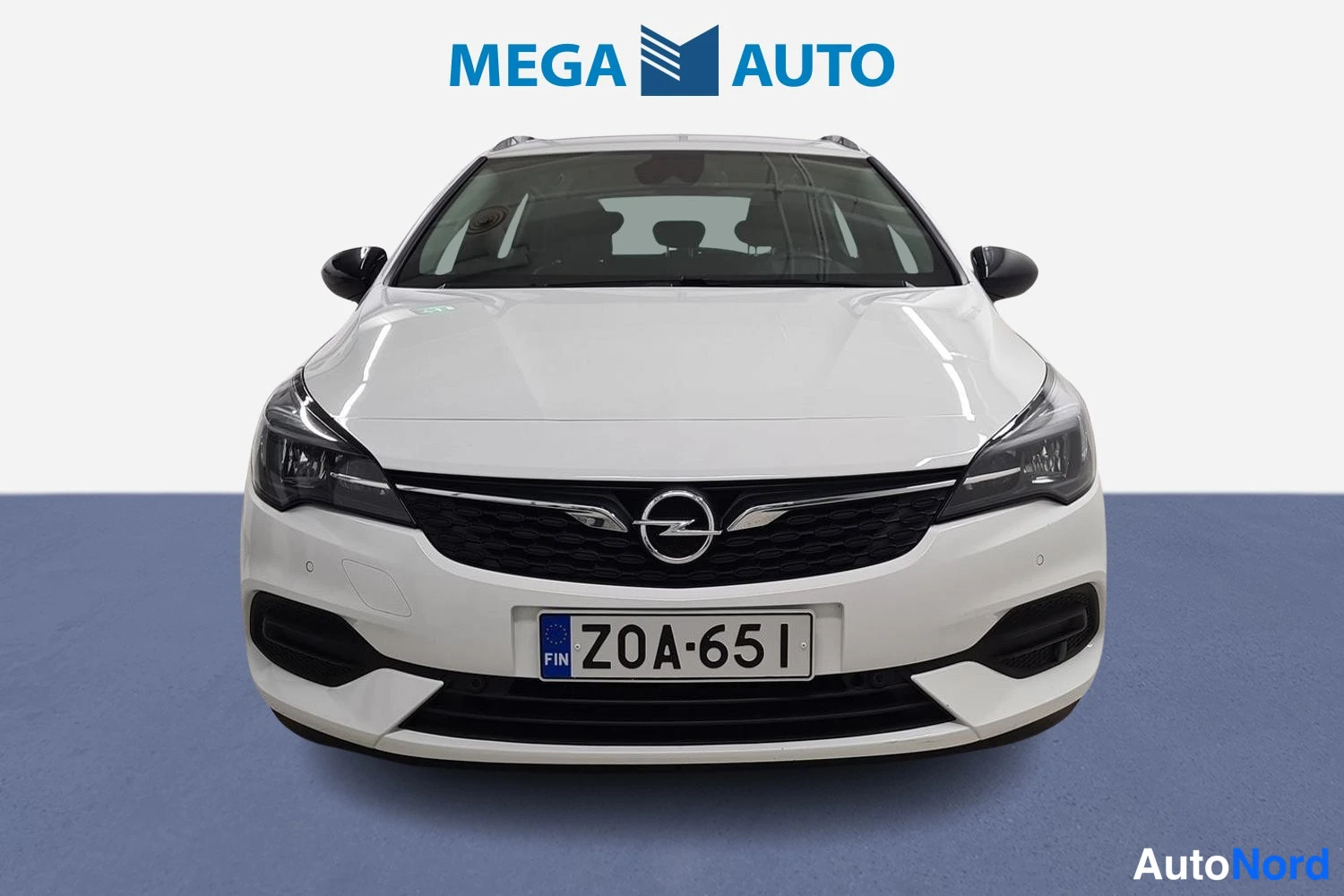 Valkoinen Opel Astra Sports Tourer 2022, edestä, kuva 2
