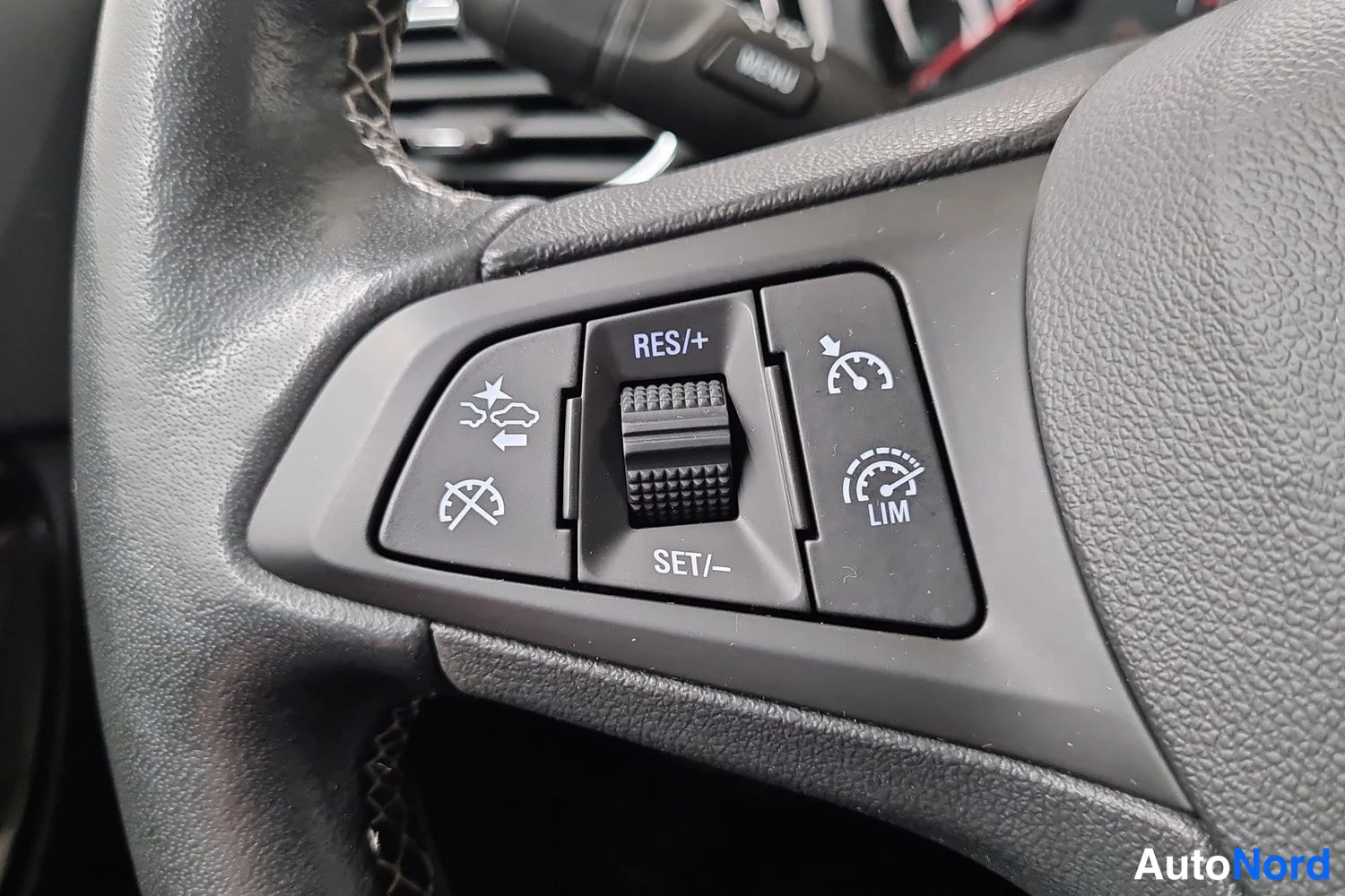 Valkoinen Opel Astra Sports Tourer 2022, kuva 16