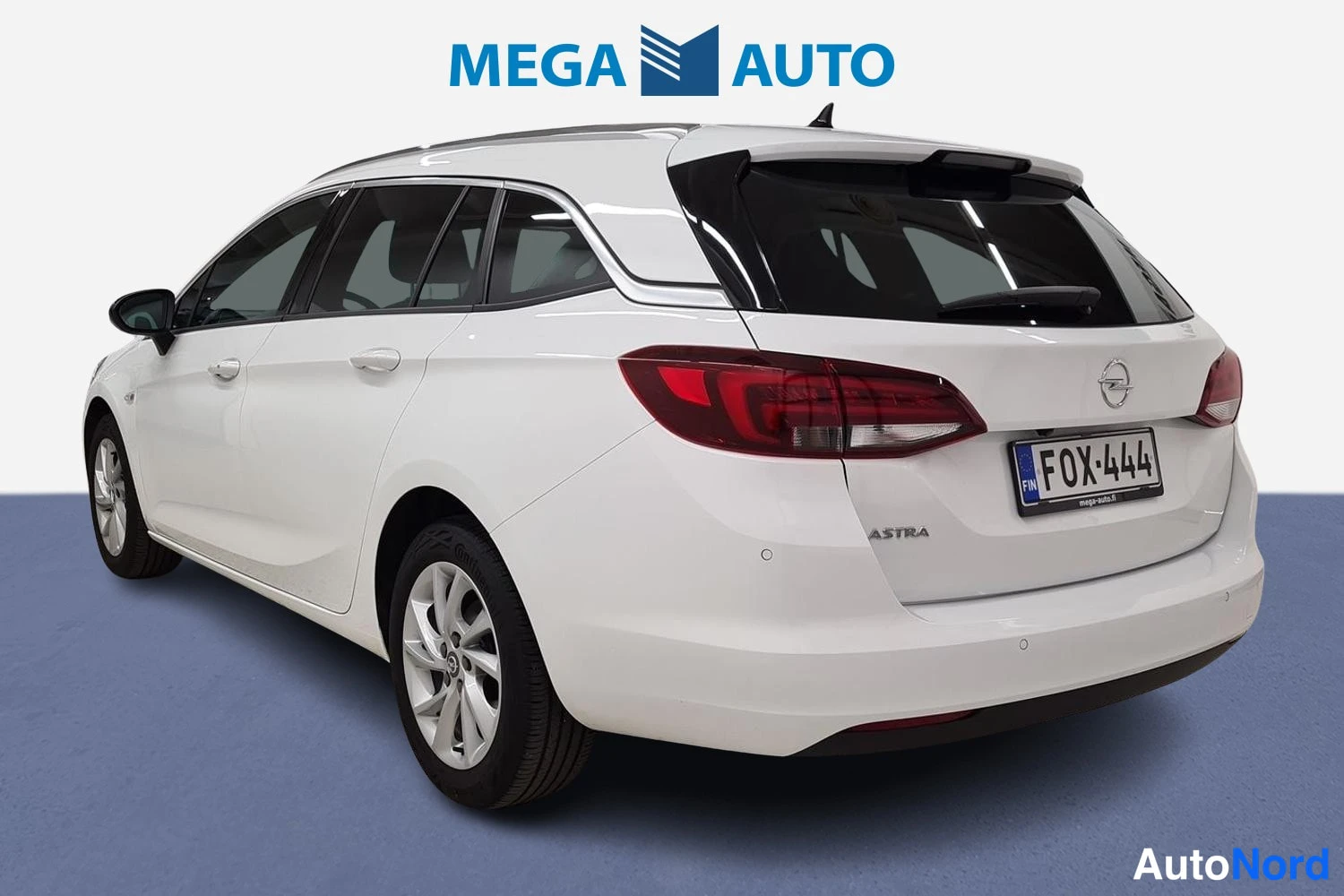 Valkoinen Opel Astra Sports Tourer 2021, takaviisto, kuva 7