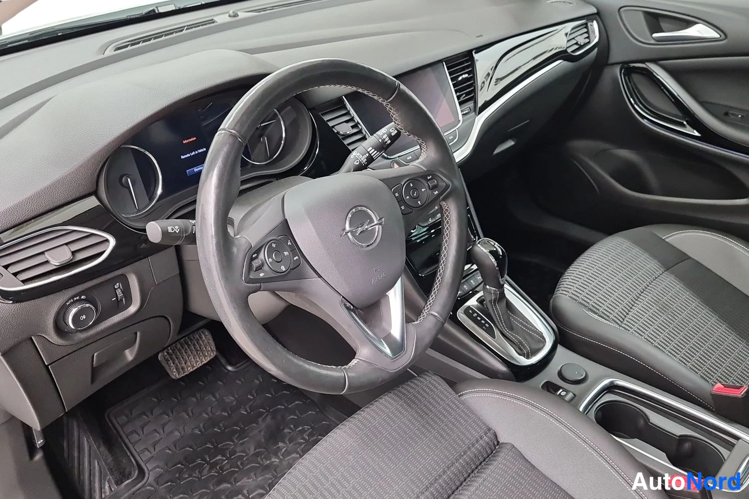 Valkoinen Opel Astra Sports Tourer 2021, kuva 32
