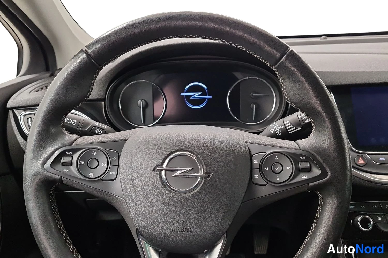 Valkoinen Opel Astra Sports Tourer 2021, kuva 34