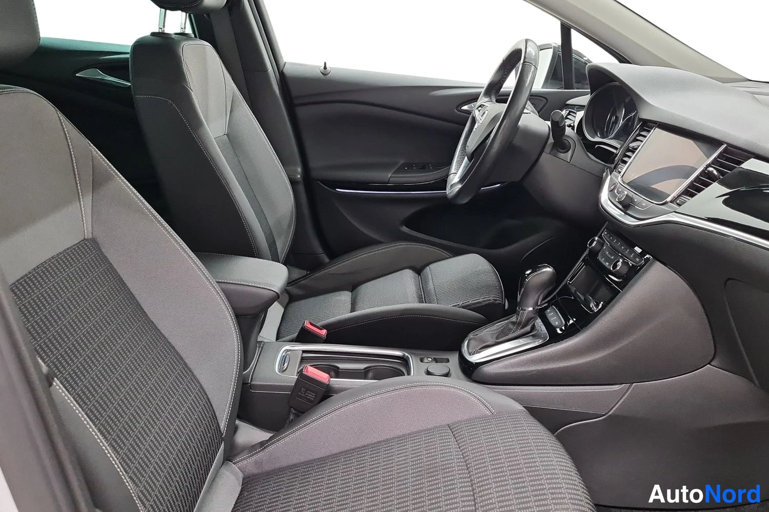 Valkoinen Opel Astra Sports Tourer 2021, kuva 35