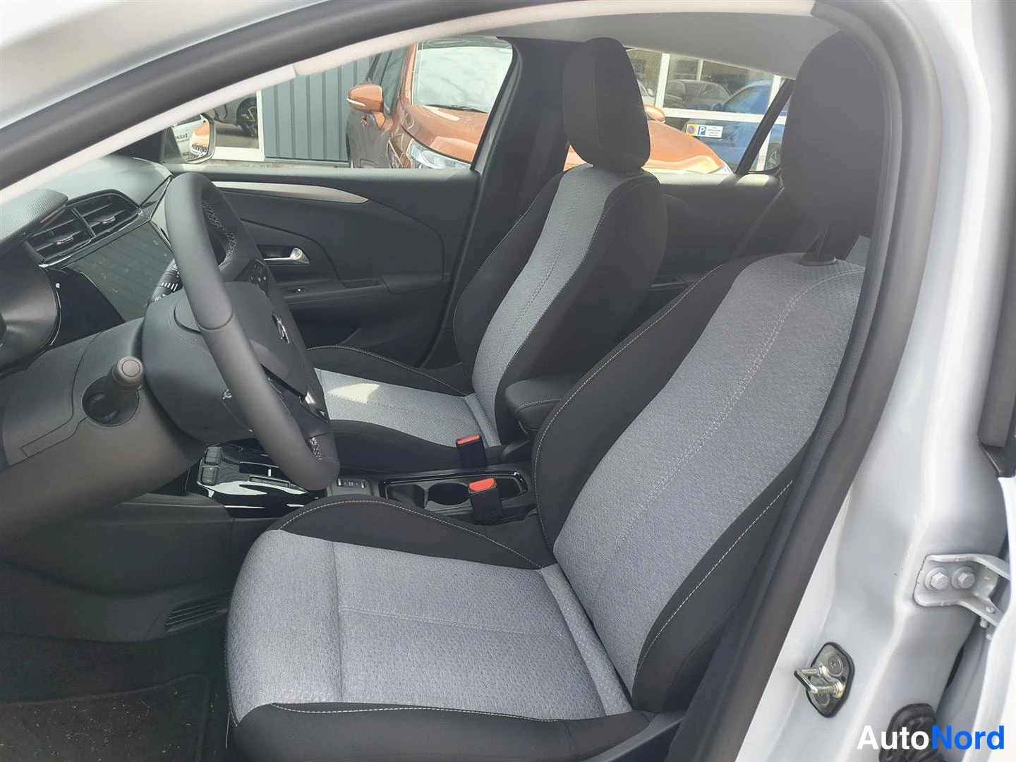 Valkoinen Opel Corsa 2026, kuva 10