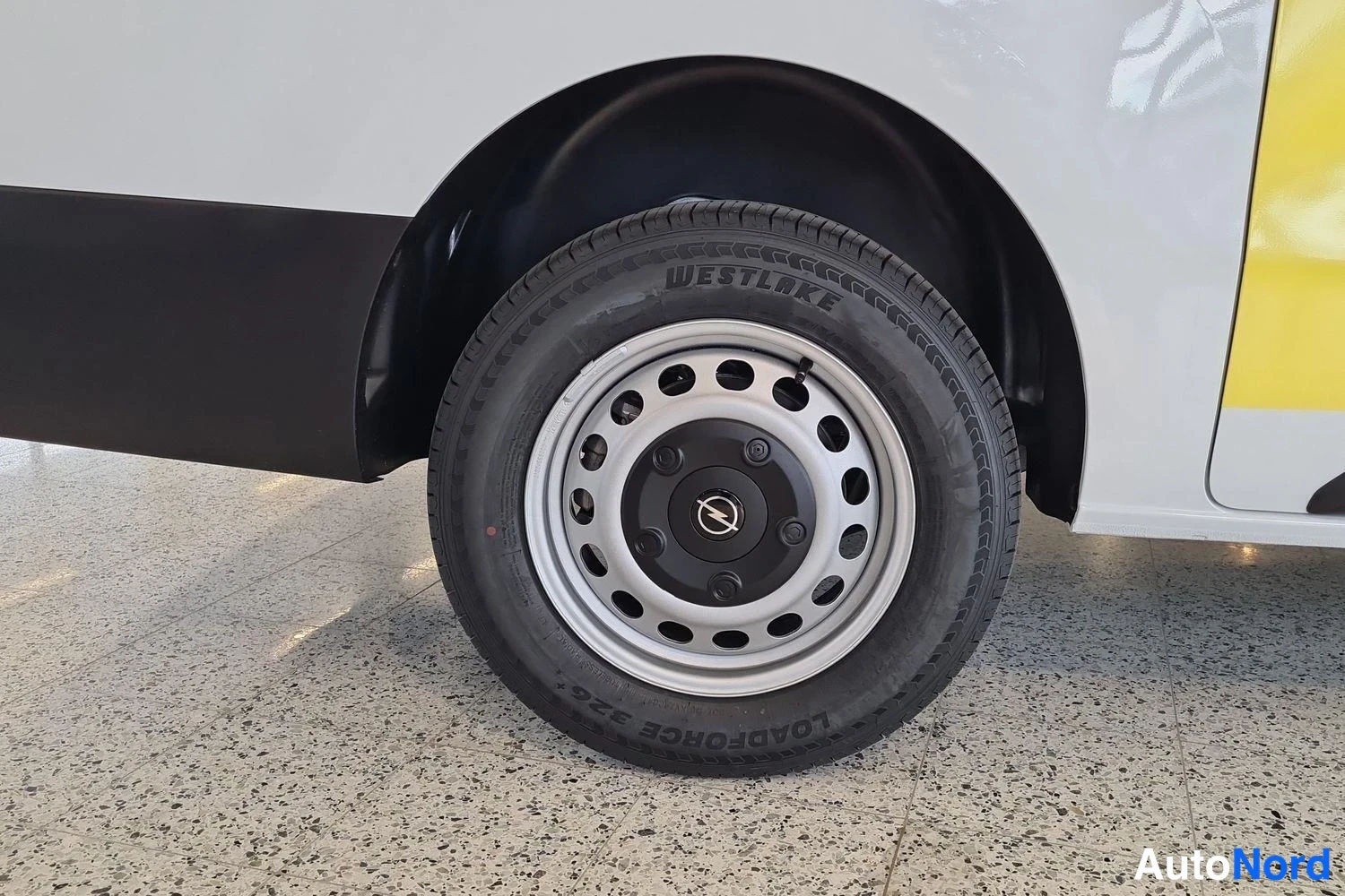 Valkoinen Opel Vivaro 2026, kuva 5