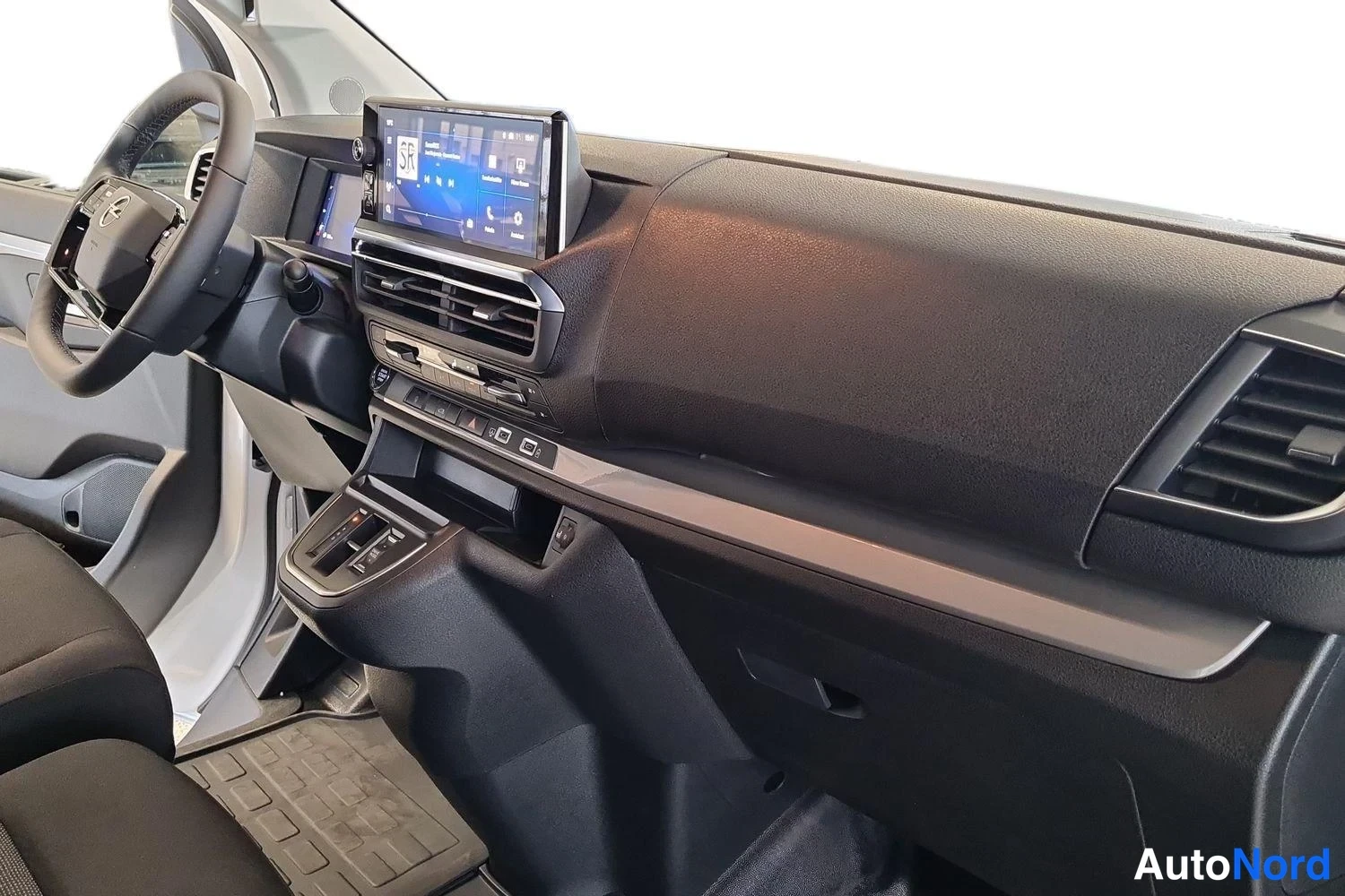 Valkoinen Opel Vivaro 2026, kuva 9