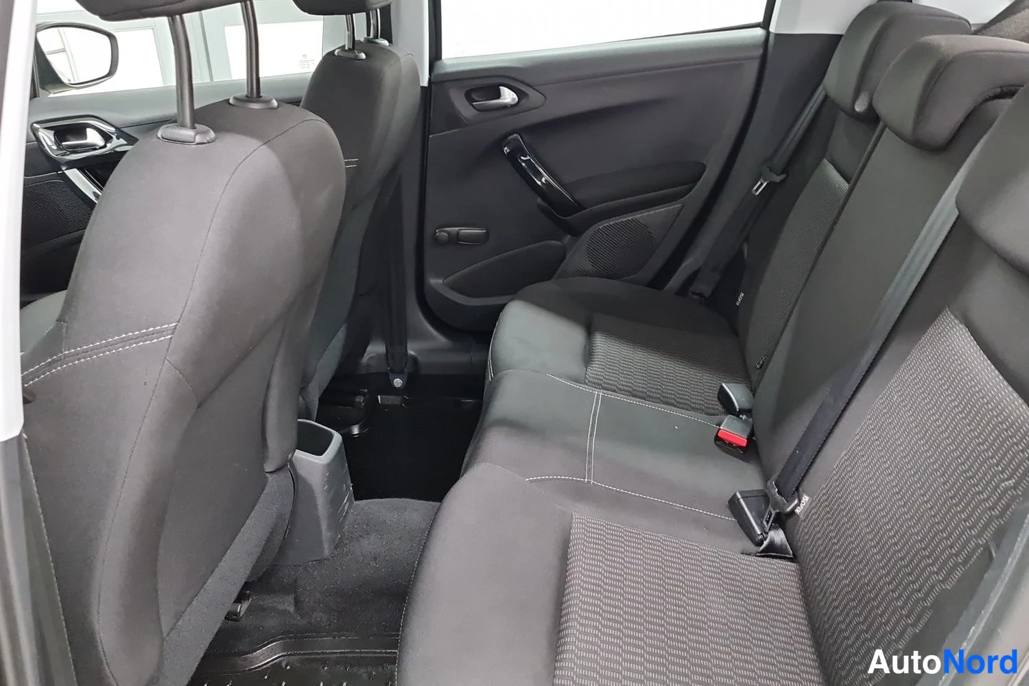 Harmaa Peugeot 208 2016, kuva 11