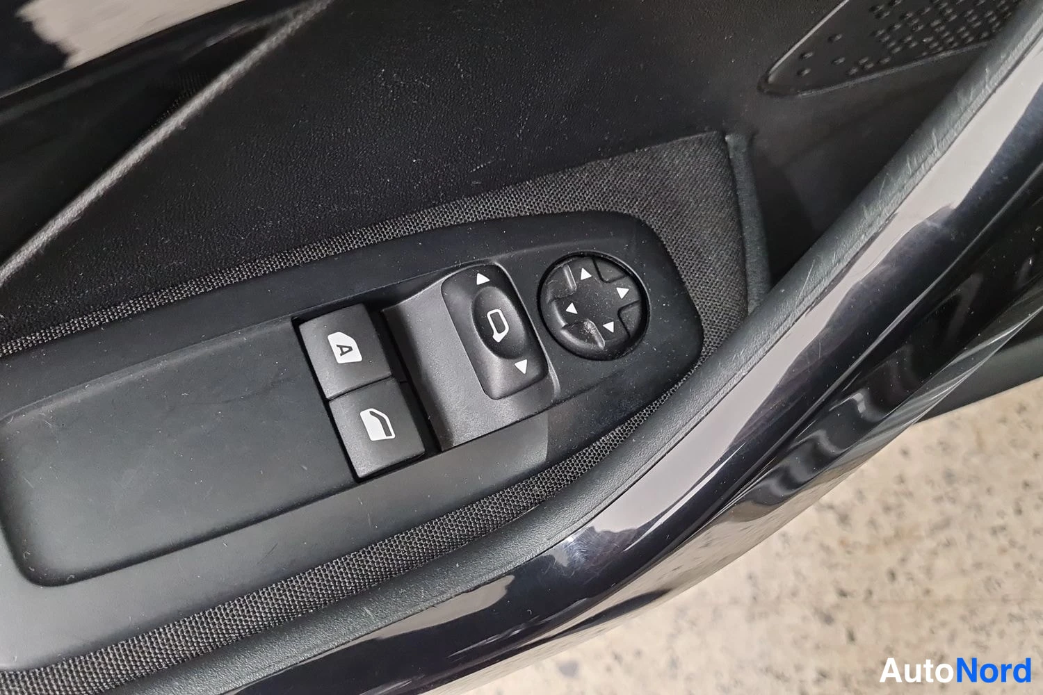 Harmaa Peugeot 208 2016, kuva 12