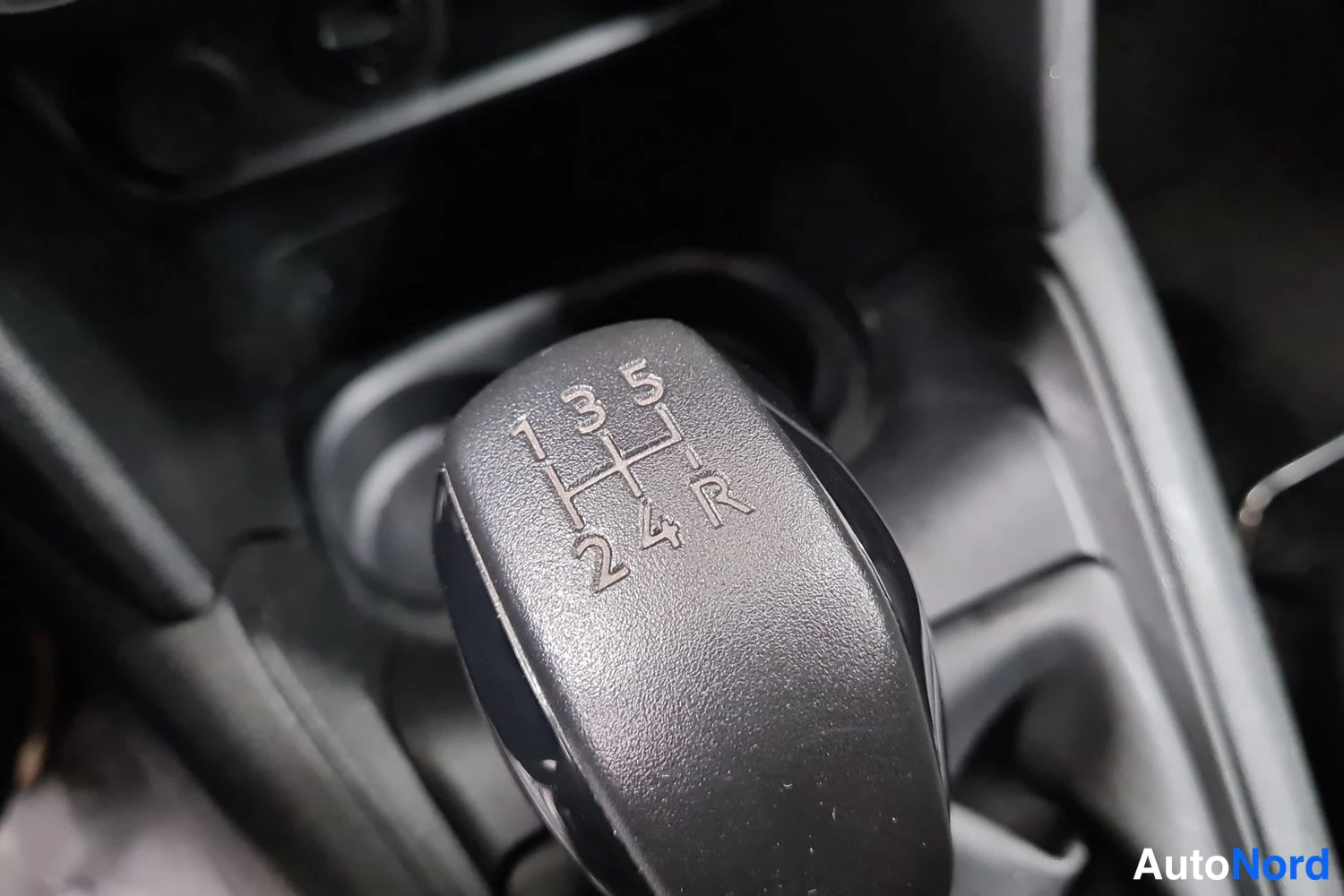 Harmaa Peugeot 208 2016, kuva 22