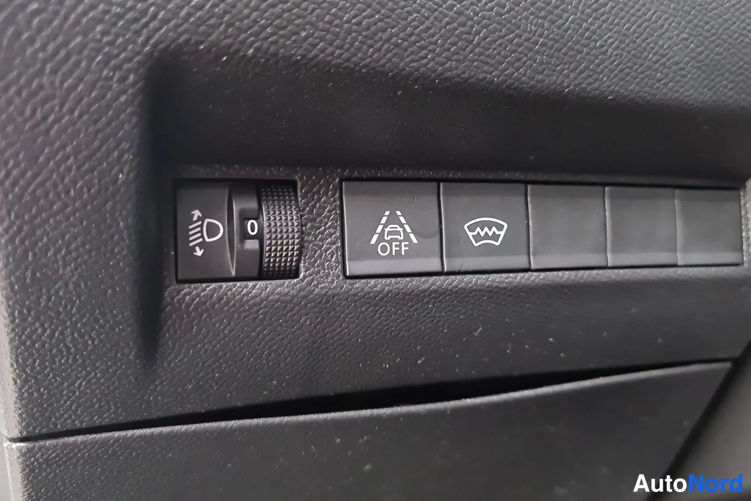 Valkoinen Peugeot 208 2021, kuva 14