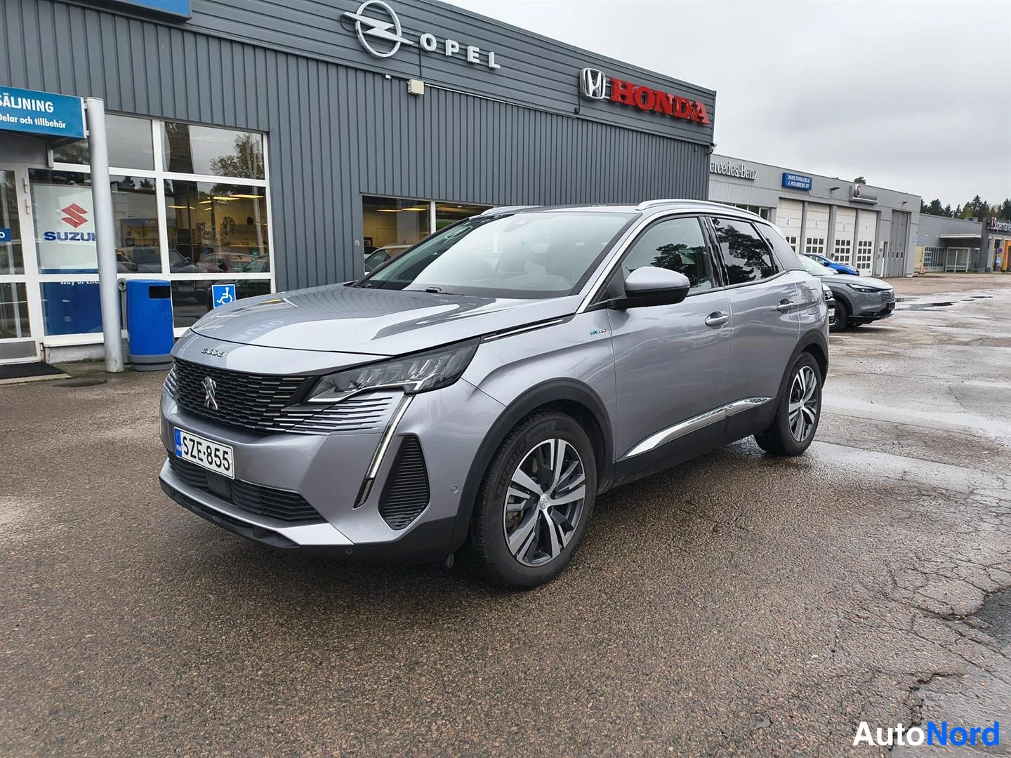 Harmaa Peugeot 3008 2021, etuviisto, keula vasemmalle, kuva 2