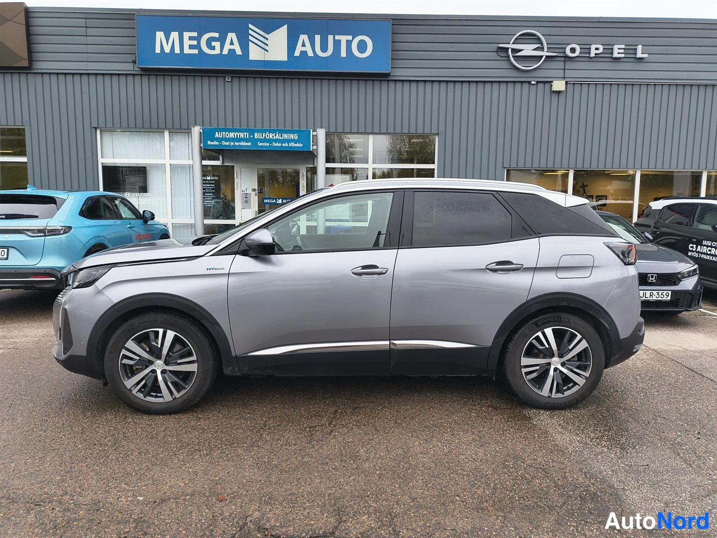 Harmaa Peugeot 3008 2021, sivulta, kuva 4