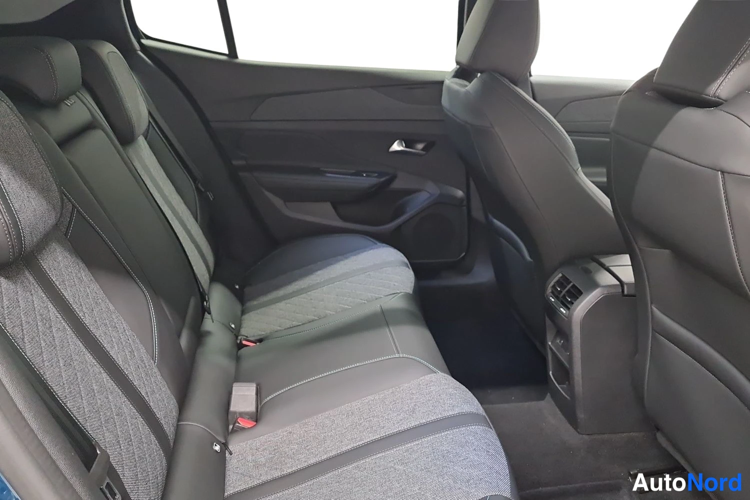 Sininen Peugeot 408 2024, kuva 13
