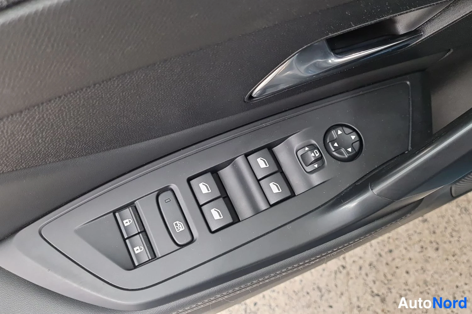 Sininen Peugeot 408 2024, yksityiskohta, kuva 5