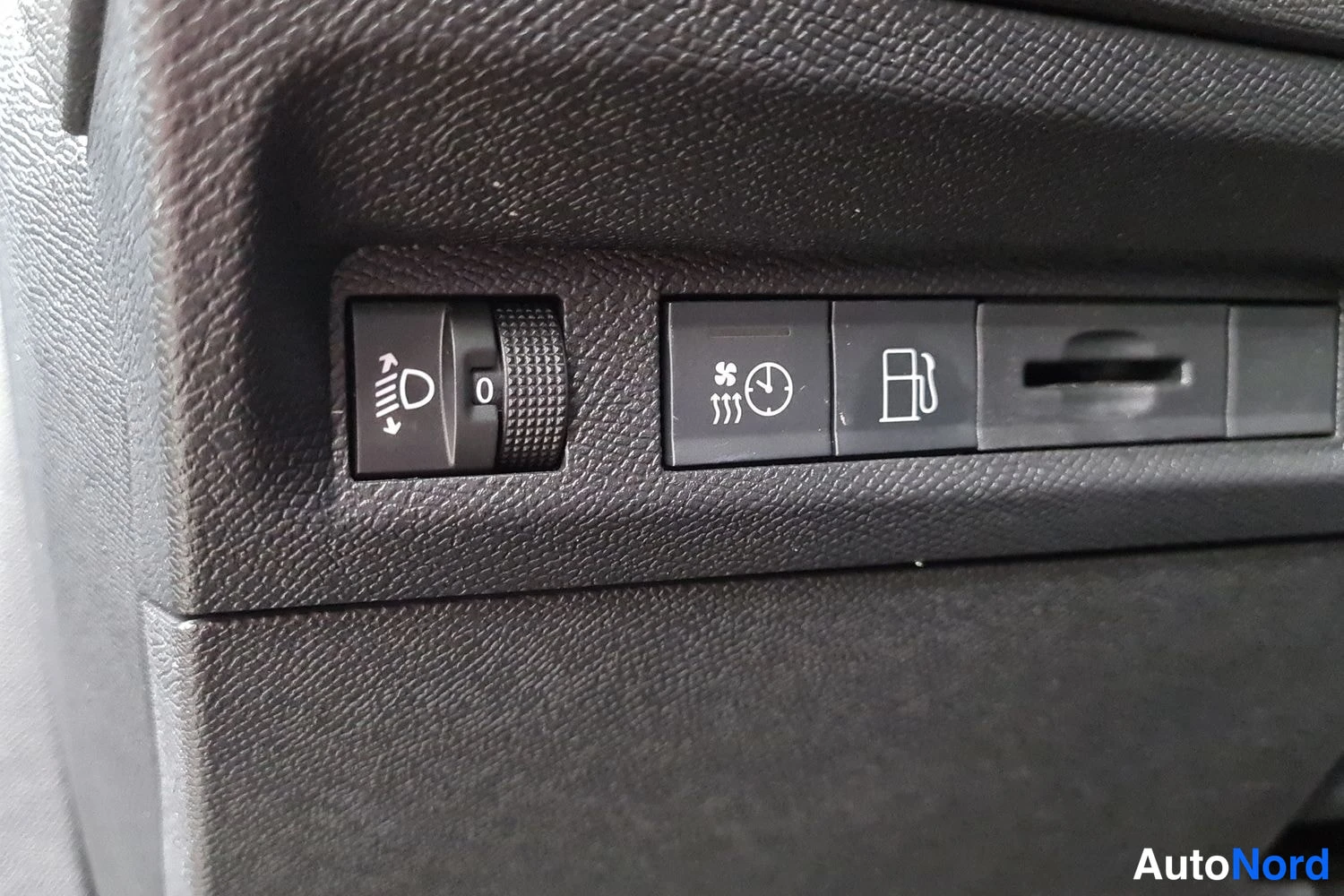 Sininen Peugeot 408 2024, yksityiskohta, kuva 7