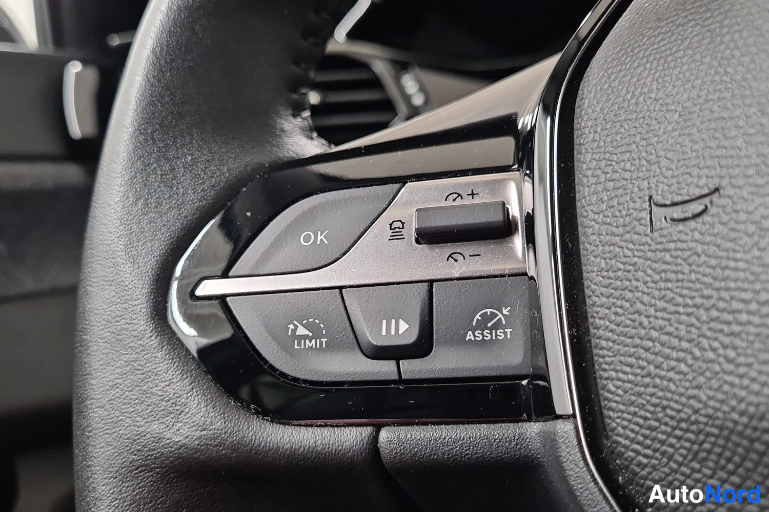 Sininen Peugeot 408 2024, yksityiskohta, kuva 8
