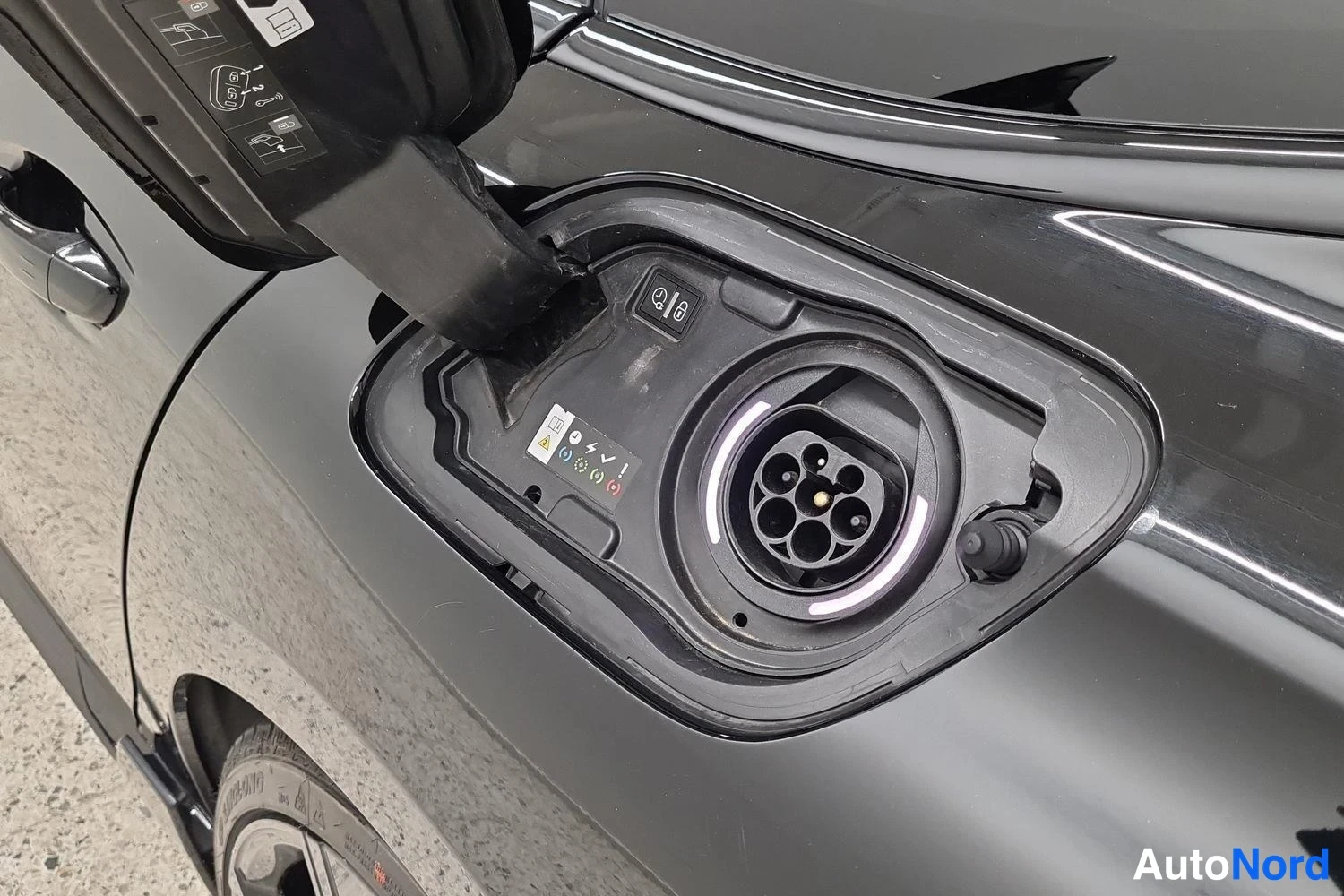 Musta Peugeot 508 2021, sivulta, kuva 5