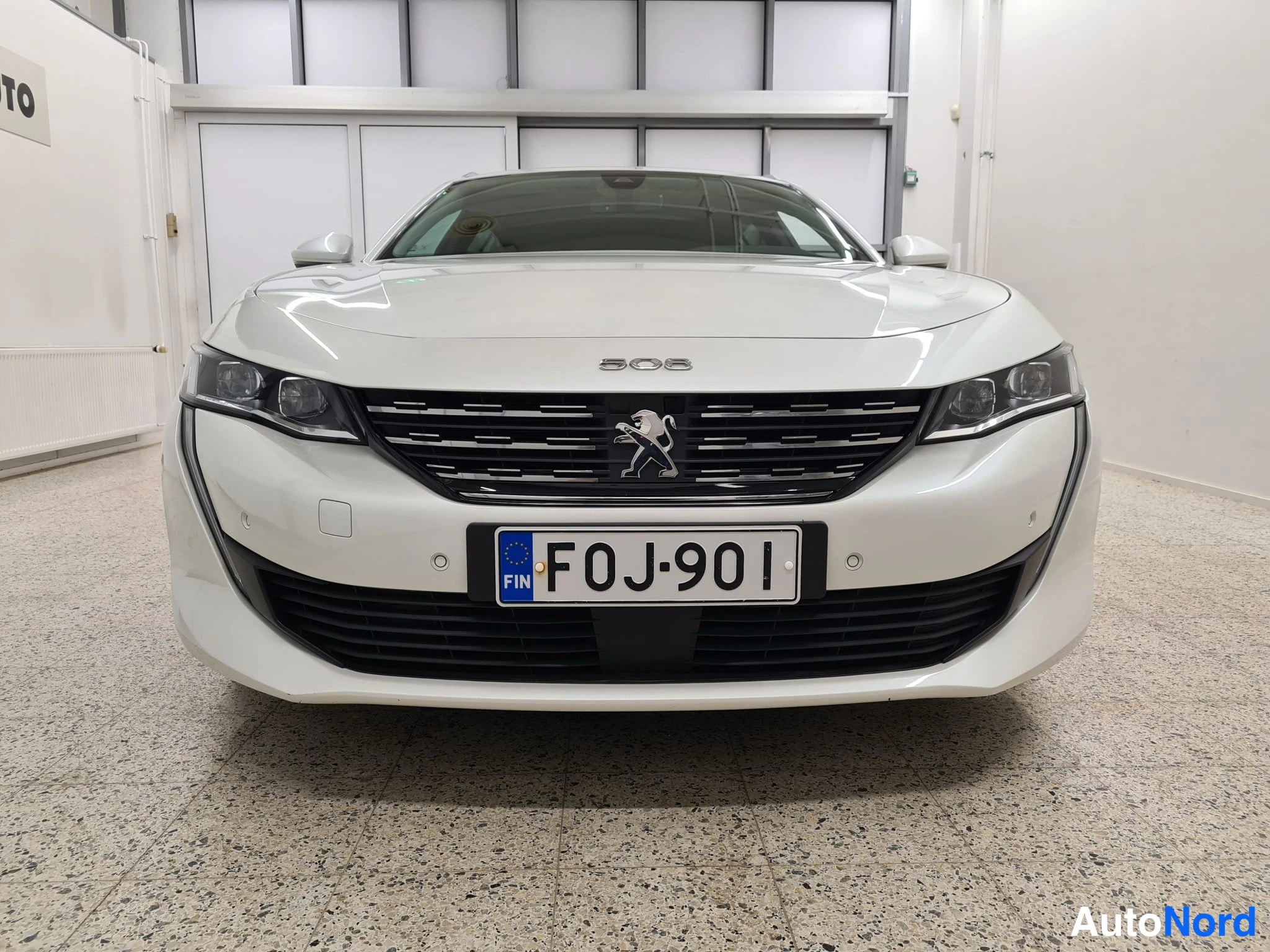 Valkoinen Peugeot 508 2020, edestä, kuva 4