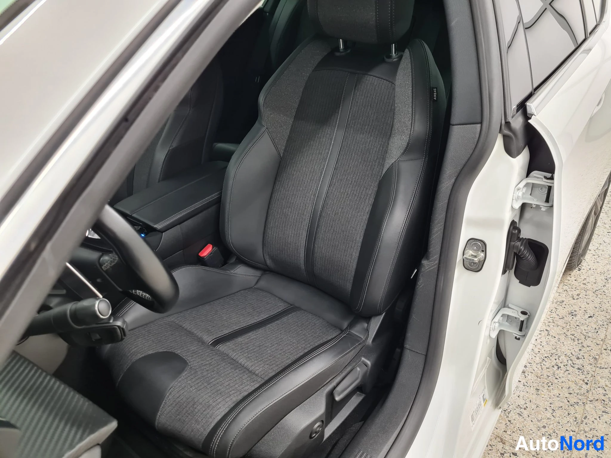Valkoinen Peugeot 508 2020, kuva 17